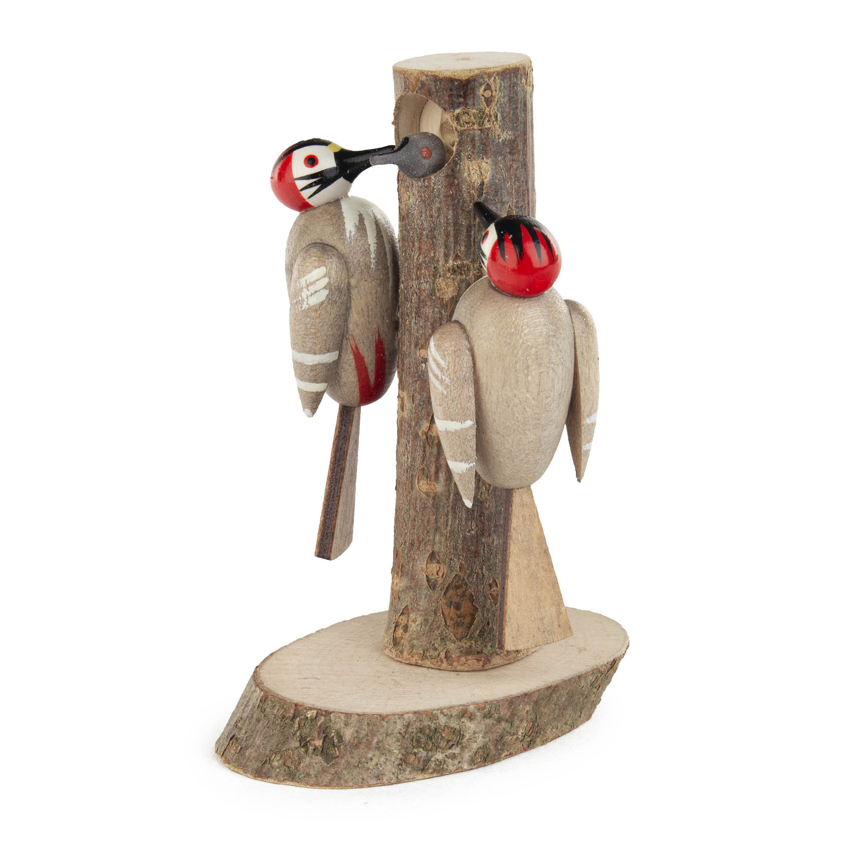 Zwei Buntspechte aus Holz befestigt an einem stehenden Baumstamm mit runder Basis. Der eine Specht ist aufwärts, der andere abwärts gerichtet. im Dregeno Online Shop günstig kaufen