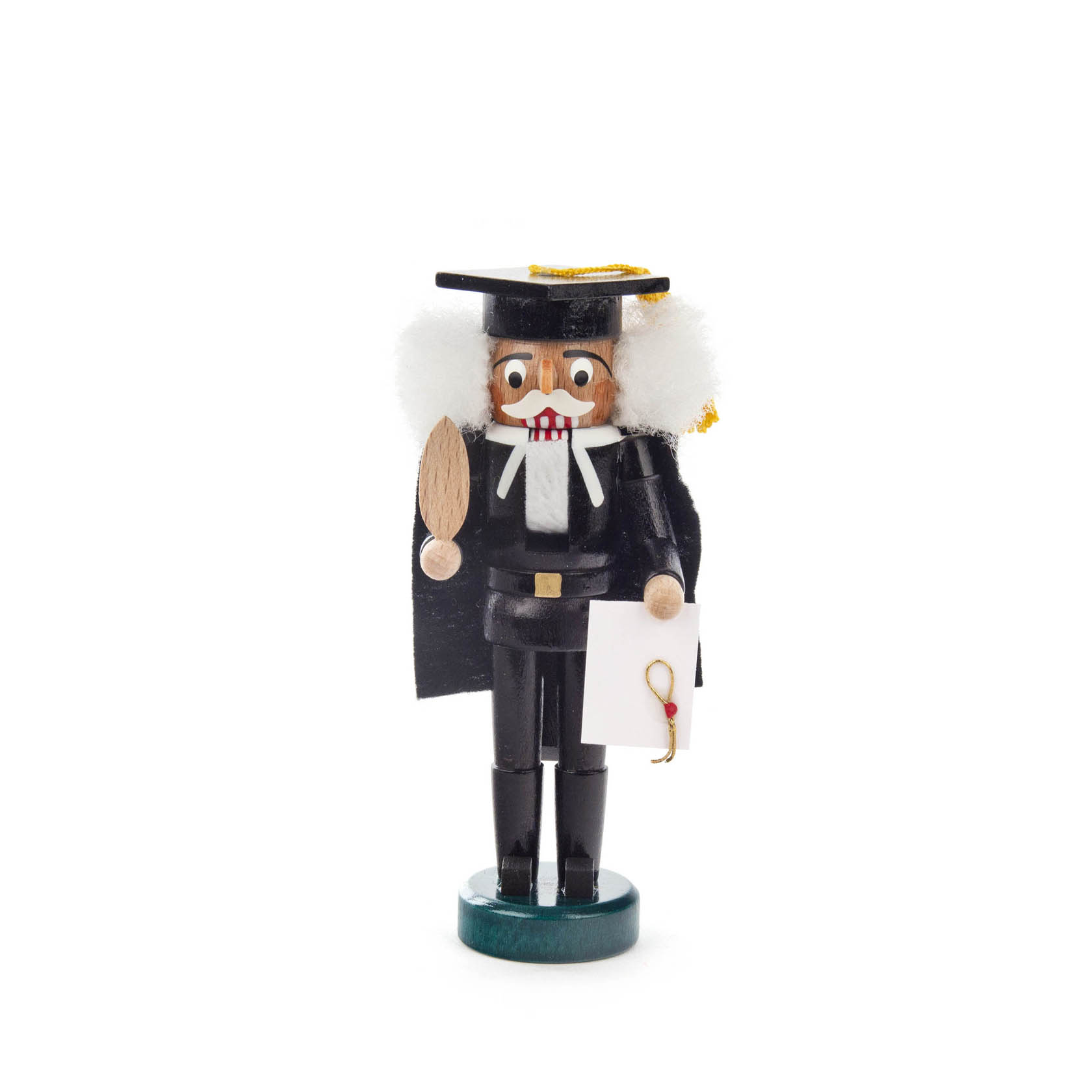 Ein Nussknacker in Form eines Anwalts mit schwarzem Anzug, roter Krawatte, weißem Hemd und Papierrolle in der Hand. Der Nussknacker trägt eine schwarze Mütze. im Dregeno Online Shop günstig kaufen