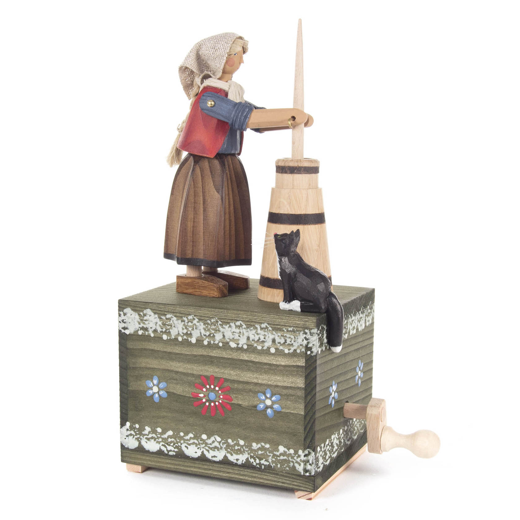 Holzfigur einer Bäuerin mit Kopftuch und Schürze, die mit einer Handkurbel Butter im Fass herstellt. Eine Katze sitzt neben ihr. im Dregeno Online Shop günstig kaufen
