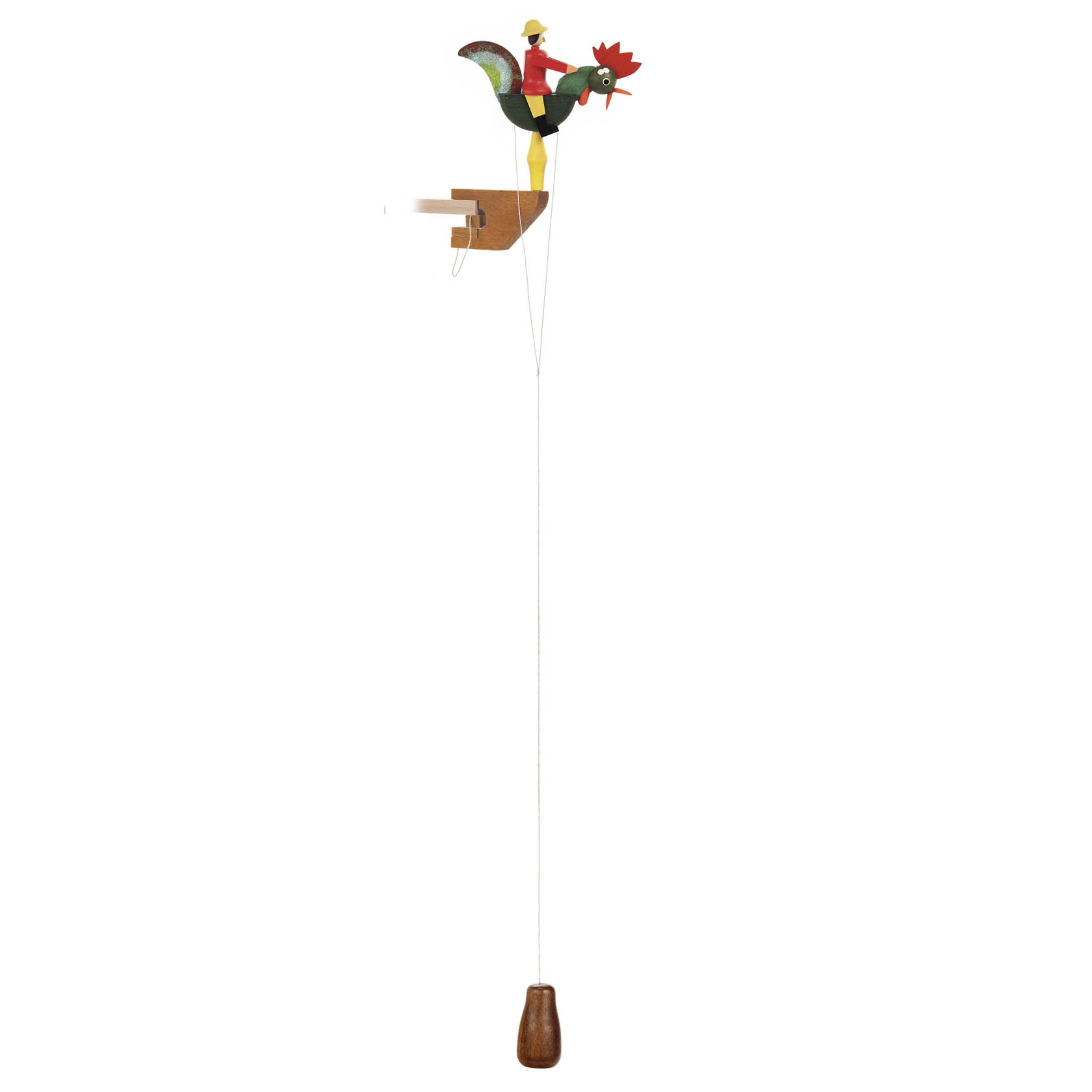 Holzpendelhahn mit buntem Hahn oben, an einem dünnen Faden hängend, mit einem länglichen Holzgewicht unten. im Dregeno Online Shop günstig kaufen