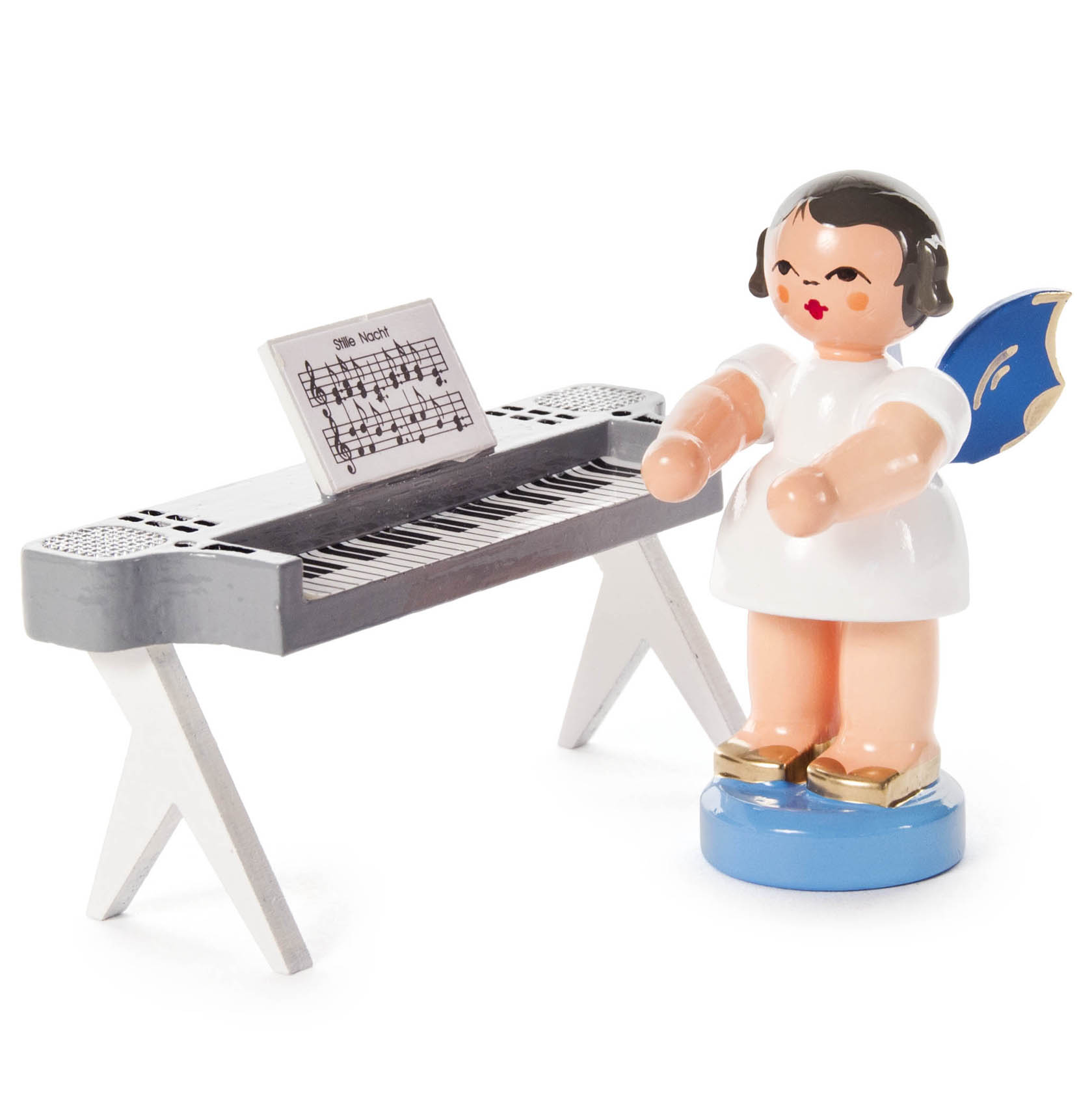 Engel mit blauen Flügeln steht an einem Keyboard, auf dem ein Notenständer mit Notenblatt steht. im Dregeno Online Shop günstig kaufen