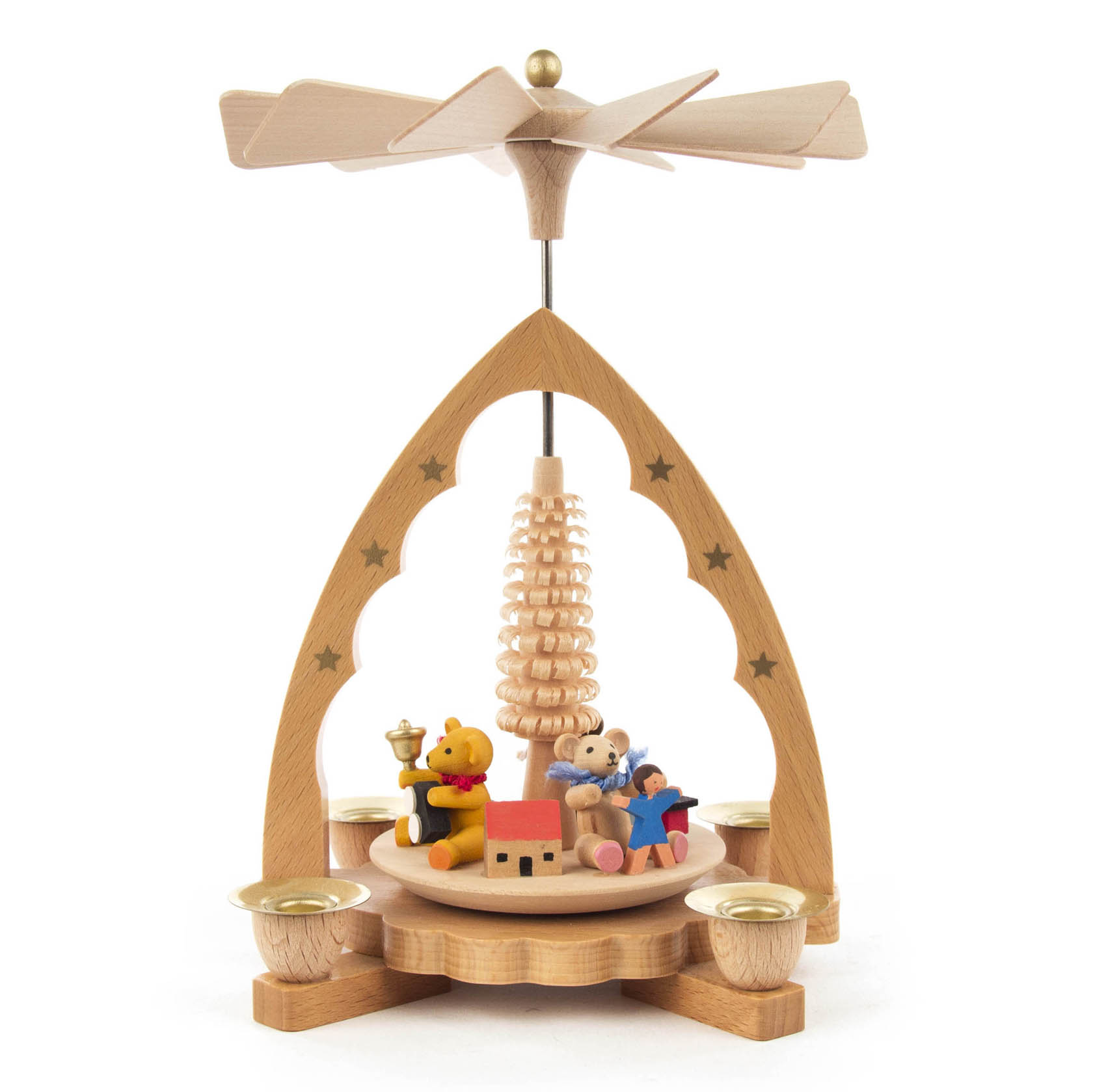 Holzpyramide mit Bärenfiguren um einen Baum, mit Kerzenhaltern und einem drehenden Flügelrad an der Spitze. im Dregeno Online Shop günstig kaufen