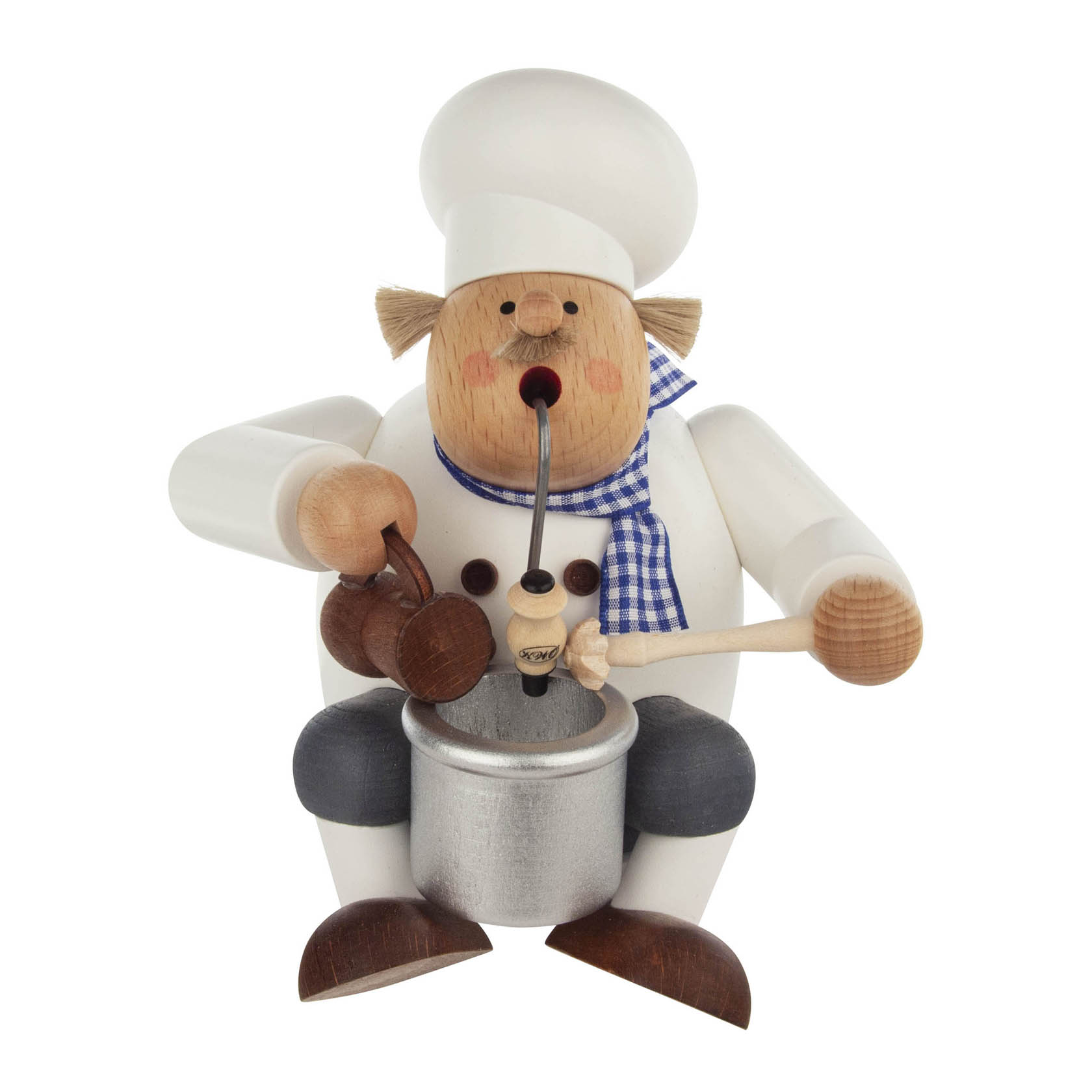 Ein Räuchermann in Form eines Kochs, 17 cm groß, sitzt auf einer Kante. Er trägt eine Kochmütze und hält einen Topf sowie einen Kochlöffel.