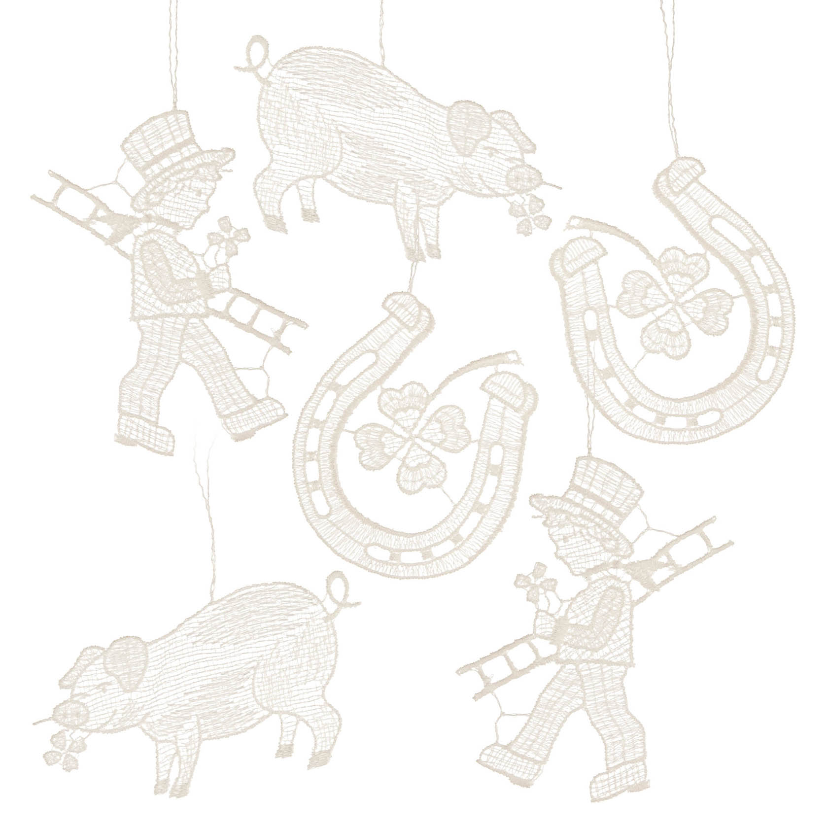 Abbildung von Glücksbringern: zwei Schweine, zwei Hufeisen mit Kleeblatt und zwei Zwerge mit Leitern und Kleeblatt im Stil eines Stickmusters.