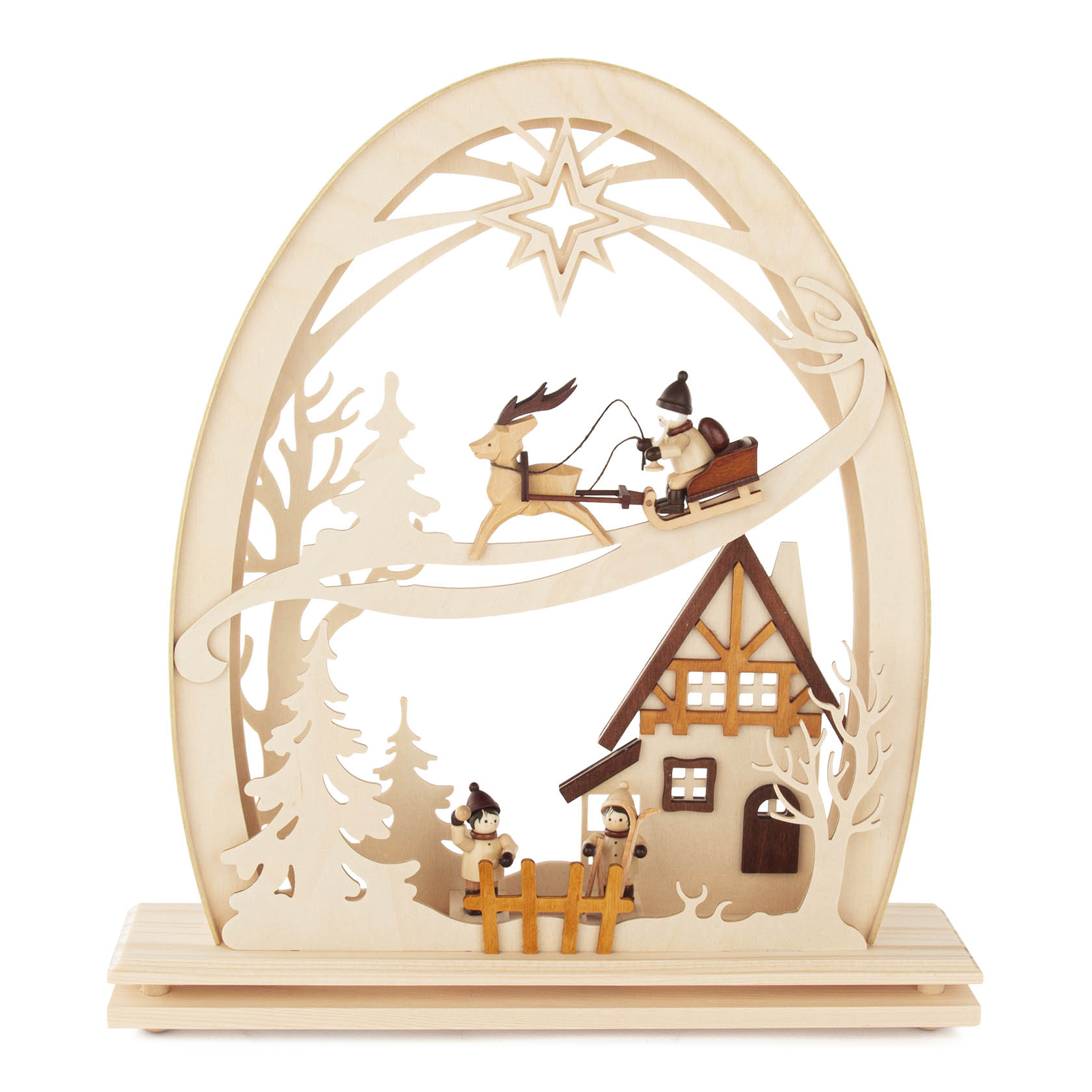 Holz-Leuchter im Erzgebirgsbogen-Stil mit Nikolaus auf einem Schlitten, gezogen von einem Rentier, unter einem Stern, daneben ein Haus und zwei Kinder. im Dregeno Online Shop günstig kaufen