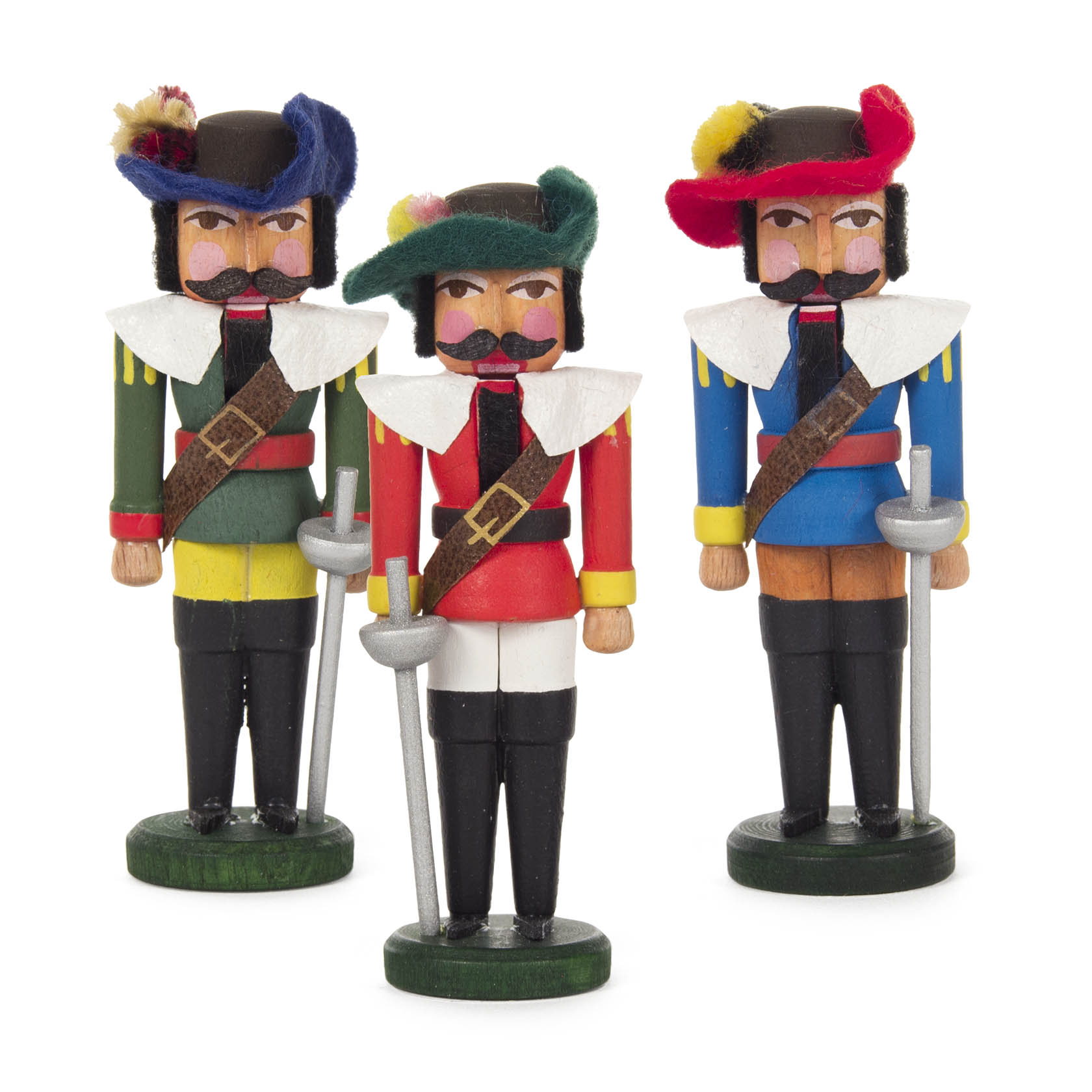 Three miniature nutcracker musketeers, each 7.5 cm tall, dressed in green, red, and blue outfits with hats, holding swords. im Dregeno Online Shop günstig kaufen