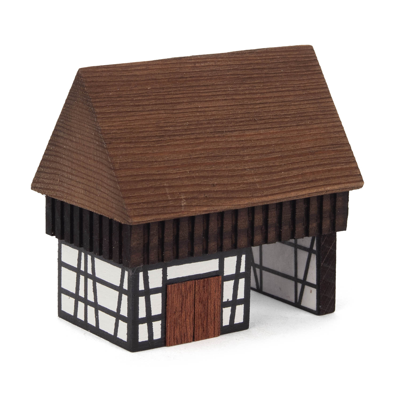Modell eines zweistöckigen Fachwerk-Torgebäudes mit braunem Dach und weißem Untergeschoss mit roten Torelementen. im Dregeno Online Shop günstig kaufen