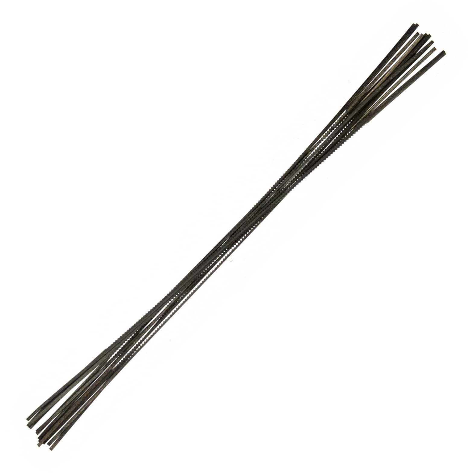 Zwölf Laubsägeblätter der Größe 3 für Holz, in einer geraden Linie nebeneinander angeordnet. im Dregeno Online Shop günstig kaufen