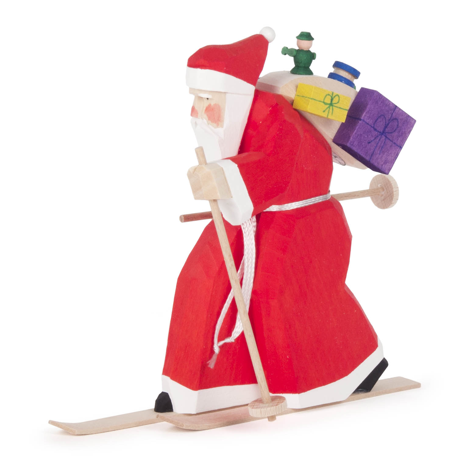 Holzfigur von Ruprecht in rotem Mantel auf Skiern, mit einem Sack voller bunter Geschenke auf dem Rücken.