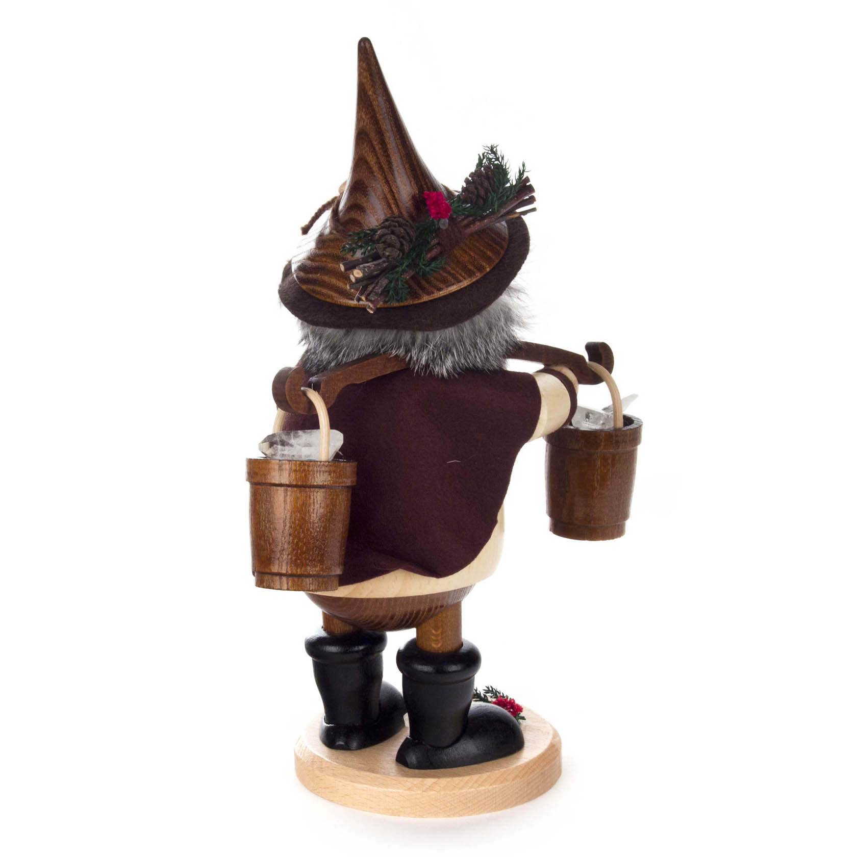 Holzfigur eines Erzwichtels mit einem Spitzhut und grauem Haar, hält zwei Eimer mit Henkel, bekleidet in einem braunen Gewand, steht auf einem runden Holzsockel.