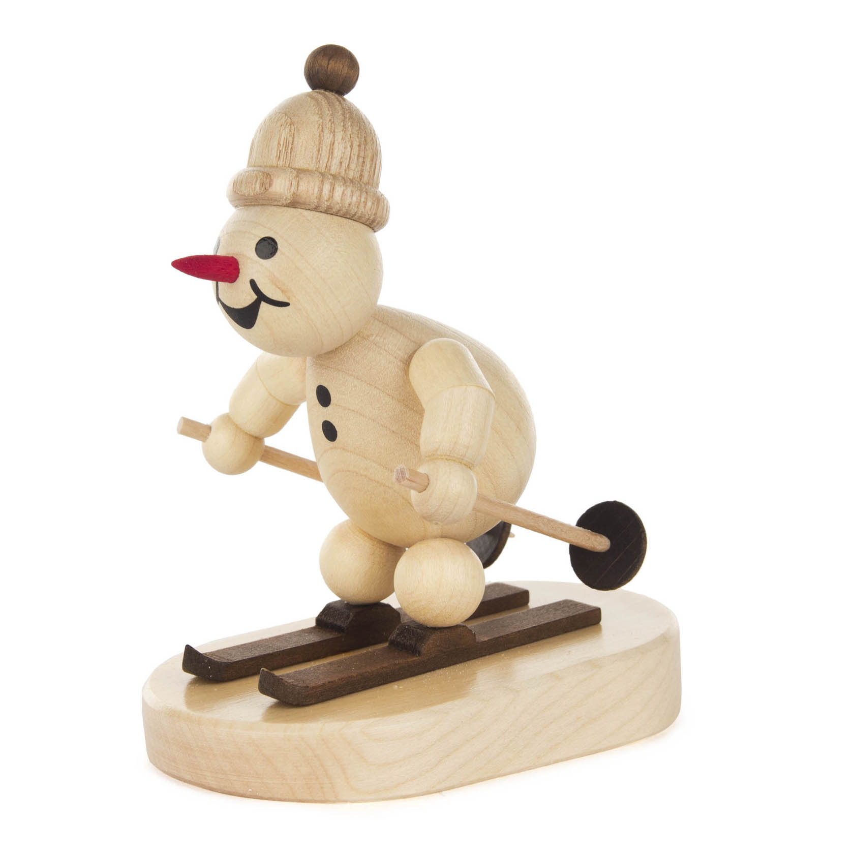 Holzfigur eines Schneemanns, der auf Skiern steht und Skistöcke hält. Der Schneemann trägt eine Mütze und hat eine Karottennase sowie einen aufgemalten Mund. im Dregeno Online Shop günstig kaufen