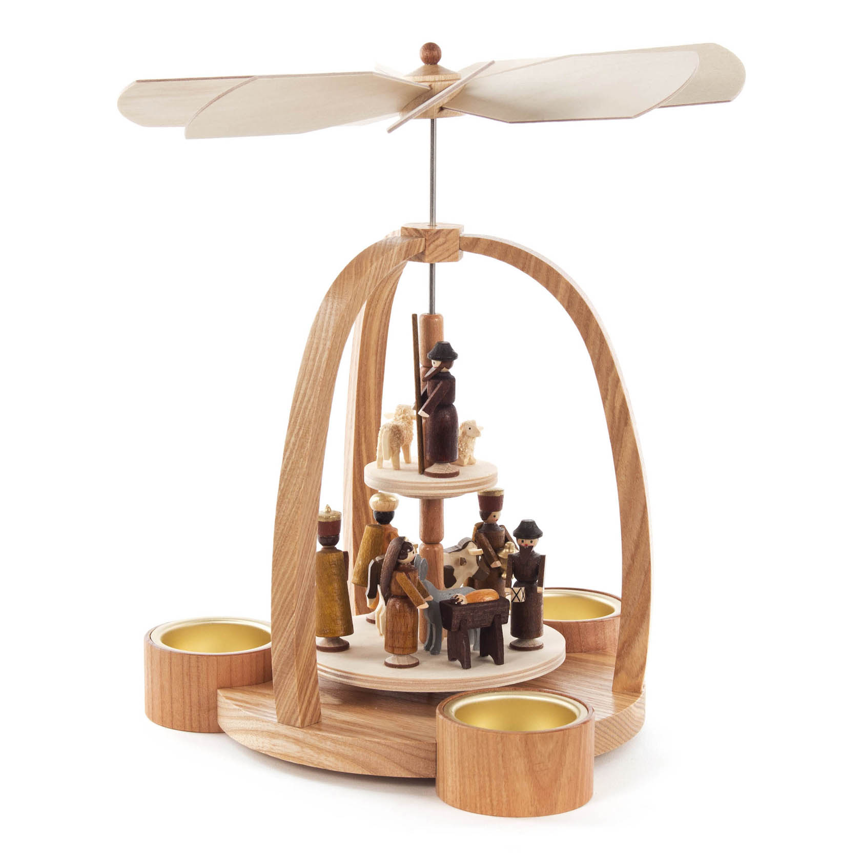 Eine Holzpyramide mit der Darstellung der Weihnachtskrippe. Drei Teelichthalter und Flügel zur Drehung durch Wärme sind vorhanden.