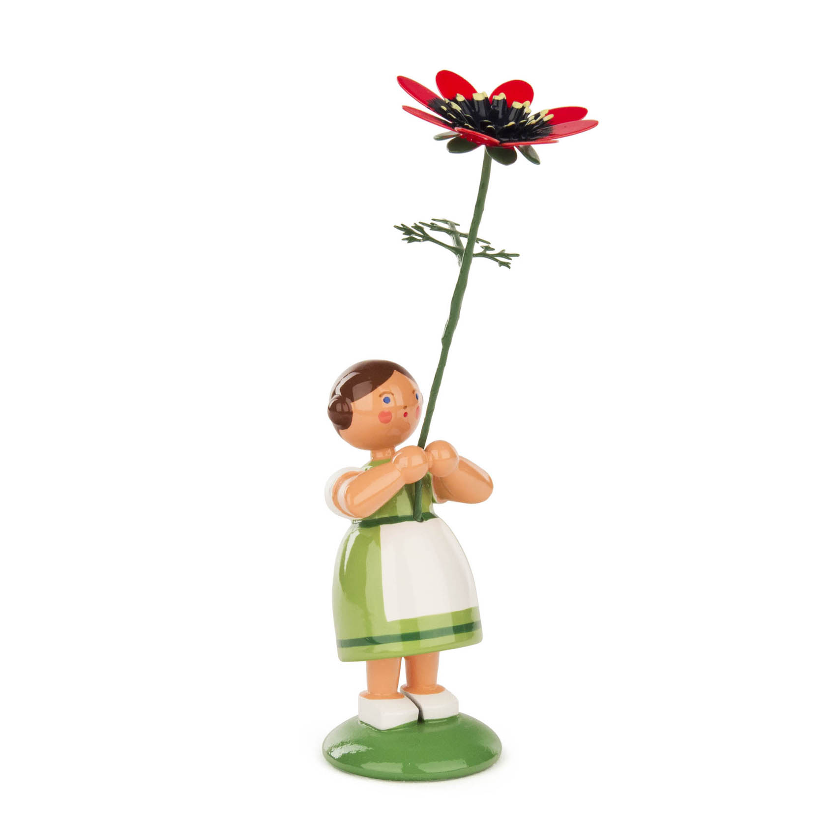 Eine Figur eines Blumenmädchens aus Holz im traditionellen Stil, hält eine große rote Adonisröschenblume mit schwarzem Zentrum. im Dregeno Online Shop günstig kaufen