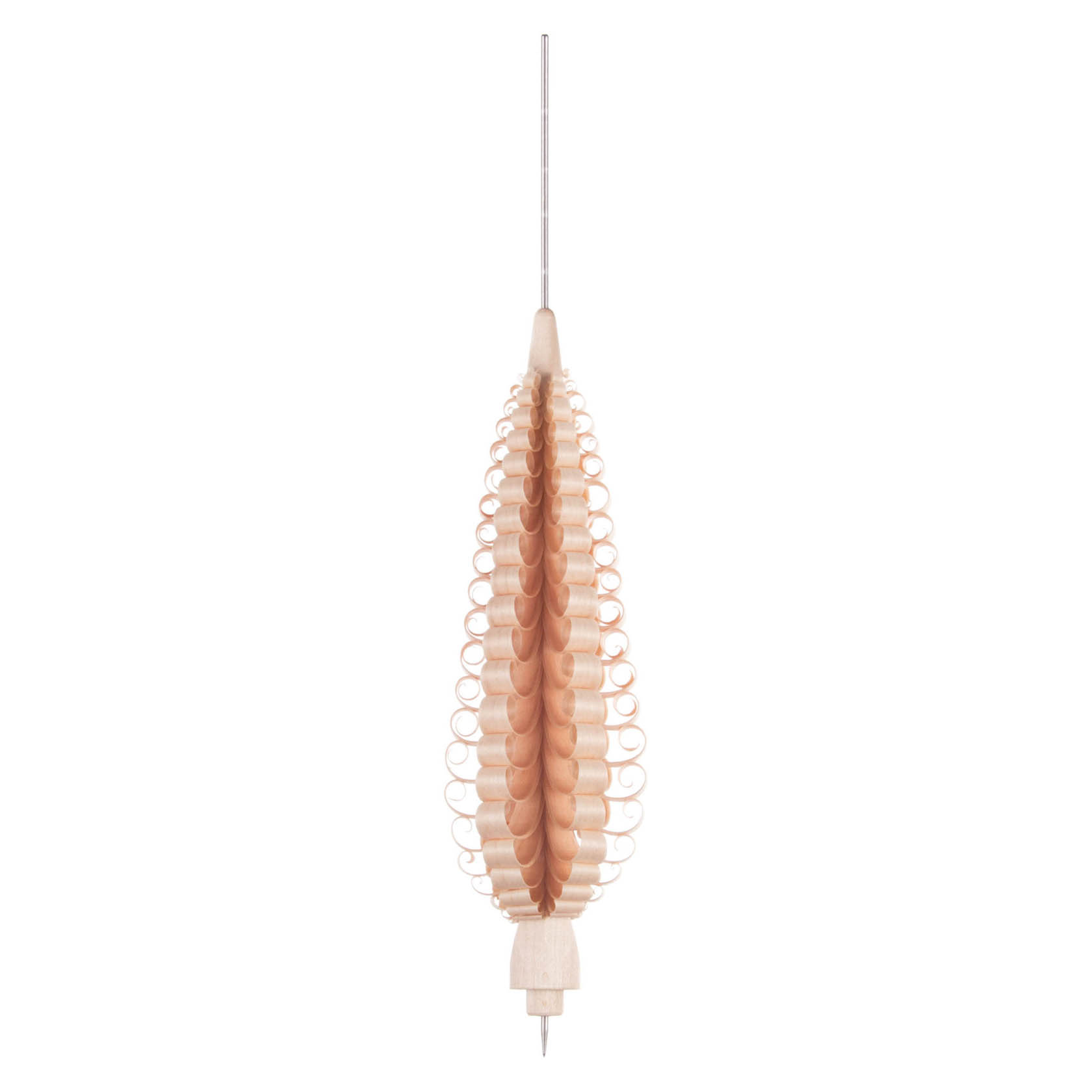 Ein heller, tropfenförmiger Spanbaum von 18cm Höhe, dekoriert mit filigranen Holzspänen. Oben eine senkrechte Pyramidennadel, unten eine Bohrung. im Dregeno Online Shop günstig kaufen
