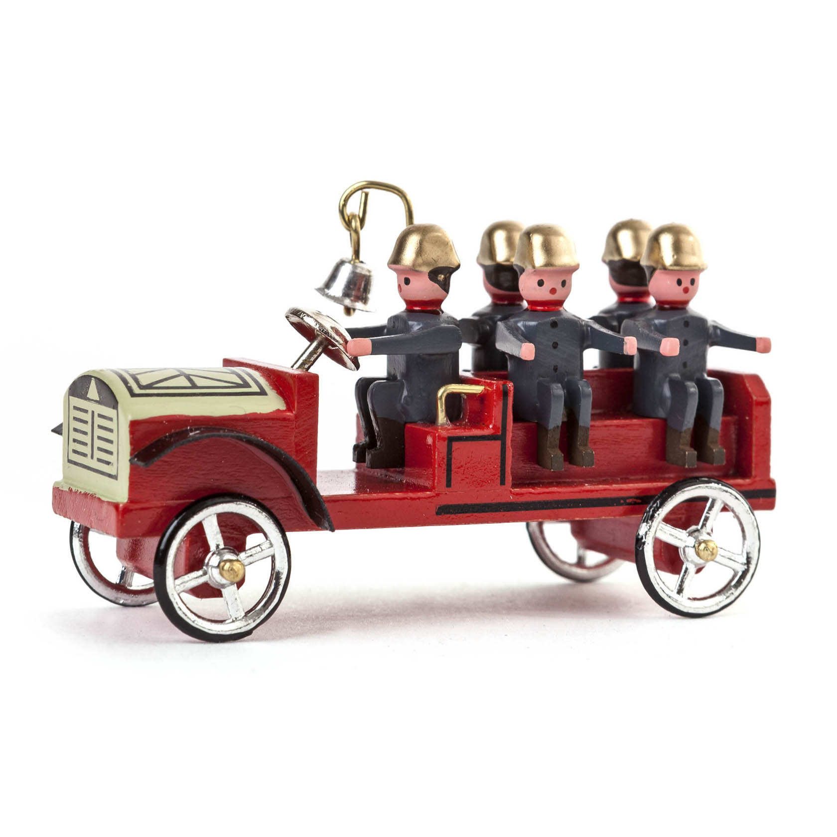 Miniatur Feuerwehr Mannschaftswagen aus Holz mit vier Feuerwehrmännern, roten Sitzen und silbernen Helmen, sitzend auf einem roten Fahrzeug. im Dregeno Online Shop günstig kaufen