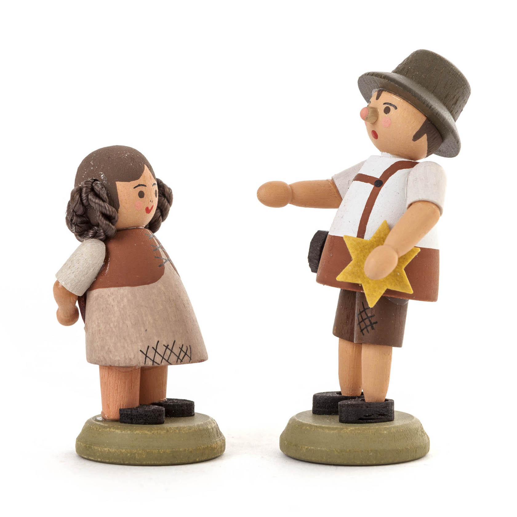Holzfiguren von Hänsel und Gretel in traditioneller Kleidung, Hänsel mit Hut und Stern, Gretel mit braunem Kleid. im Dregeno Online Shop günstig kaufen