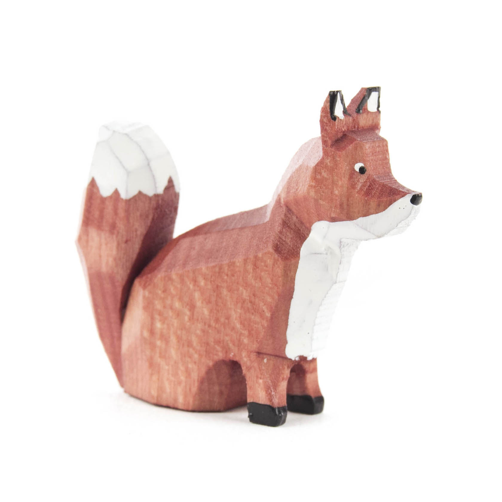 Holzfigur eines sitzenden Fuchses mit detailliert geschnitztem Schwanz und Körper. im Dregeno Online Shop günstig kaufen