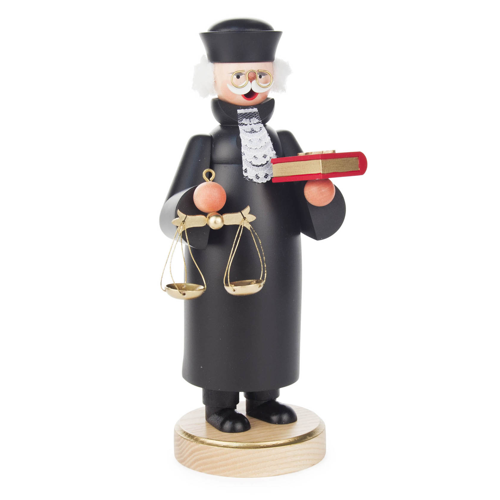 Ein Räuchermann in Form eines Richters trägt eine schwarze Robe, hält eine Waage in der rechten Hand und ein Buch in der linken. im Dregeno Online Shop günstig kaufen
