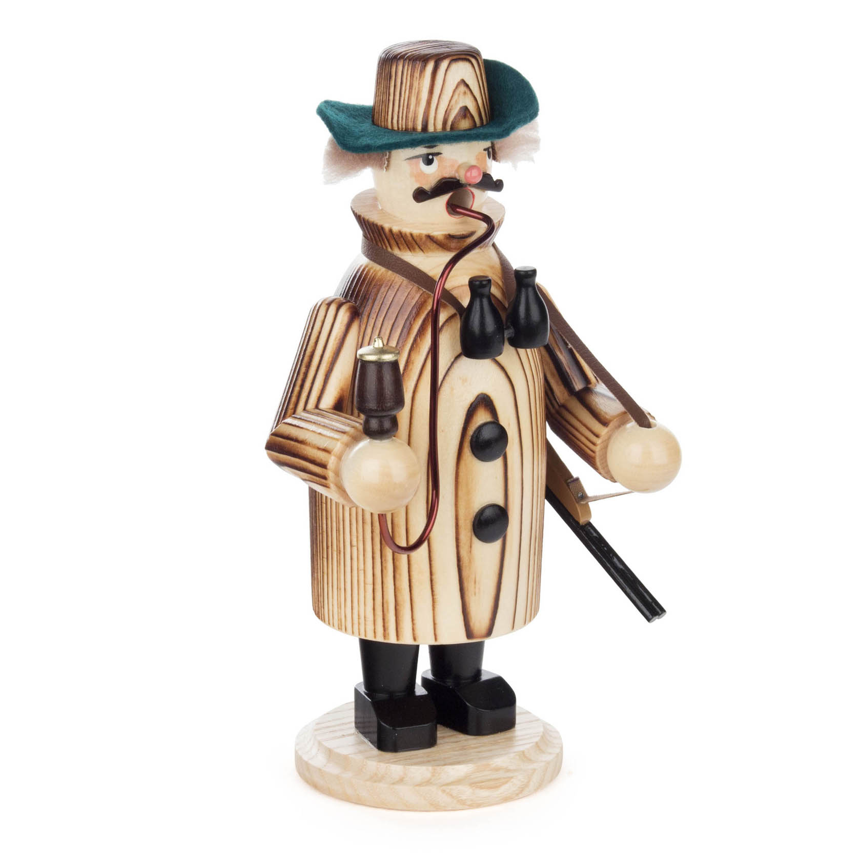 Holzfigur eines traditionellen Rauchmanns, gestaltet als Jäger mit grüner Jagdhut, braunem Mantel und Pfeife, auf einem runden Sockel stehend.