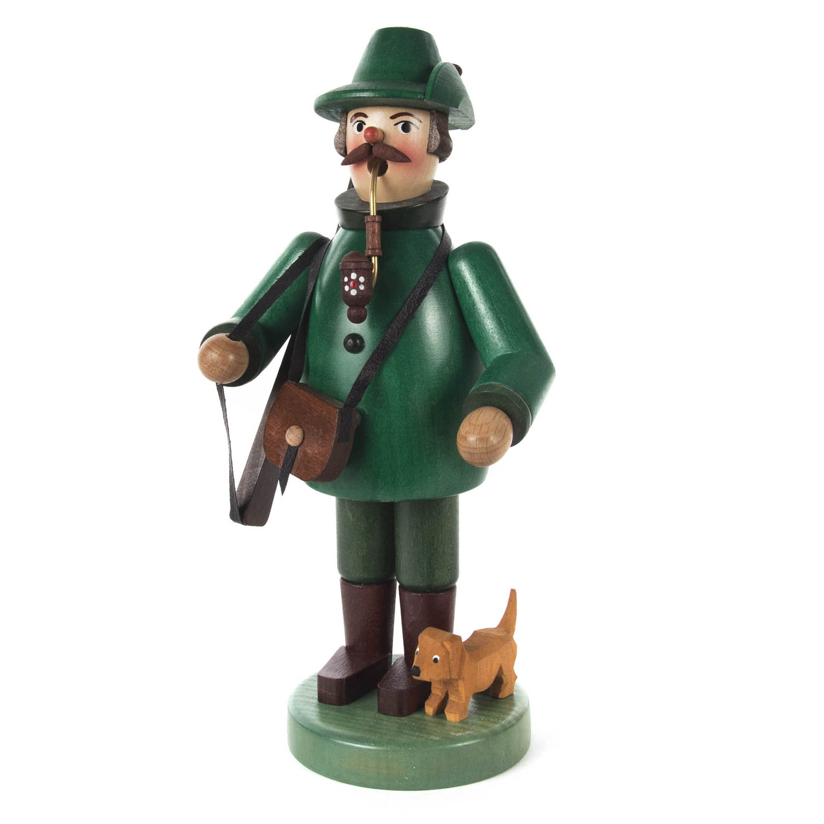 Holzfigur eines Försters in grüner Kleidung mit Schnauzbart und Pfeife. Neben ihm steht ein kleiner brauner Hund. im Dregeno Online Shop günstig kaufen