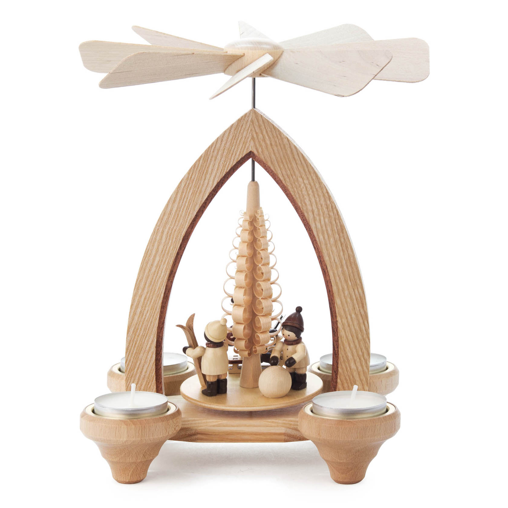 Holzpyramide mit Weihnachtsmann, Winterkindern und Teelichthaltern. Eine spiralförmige Dekoration dreht sich durch Kerzenwärme. im Dregeno Online Shop günstig kaufen
