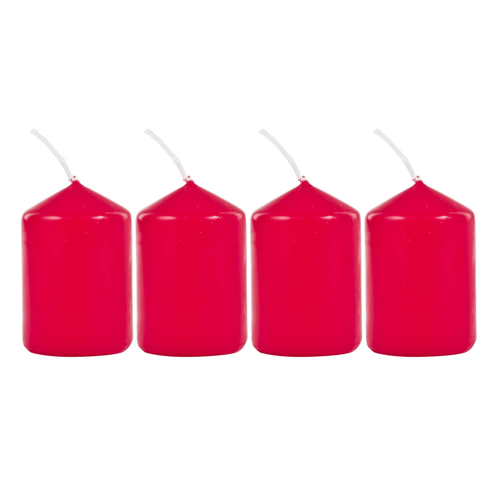Vier rote Stumpenkerzen, jeweils 6 cm hoch, in einer geraden Reihe positioniert. im Dregeno Online Shop günstig kaufen