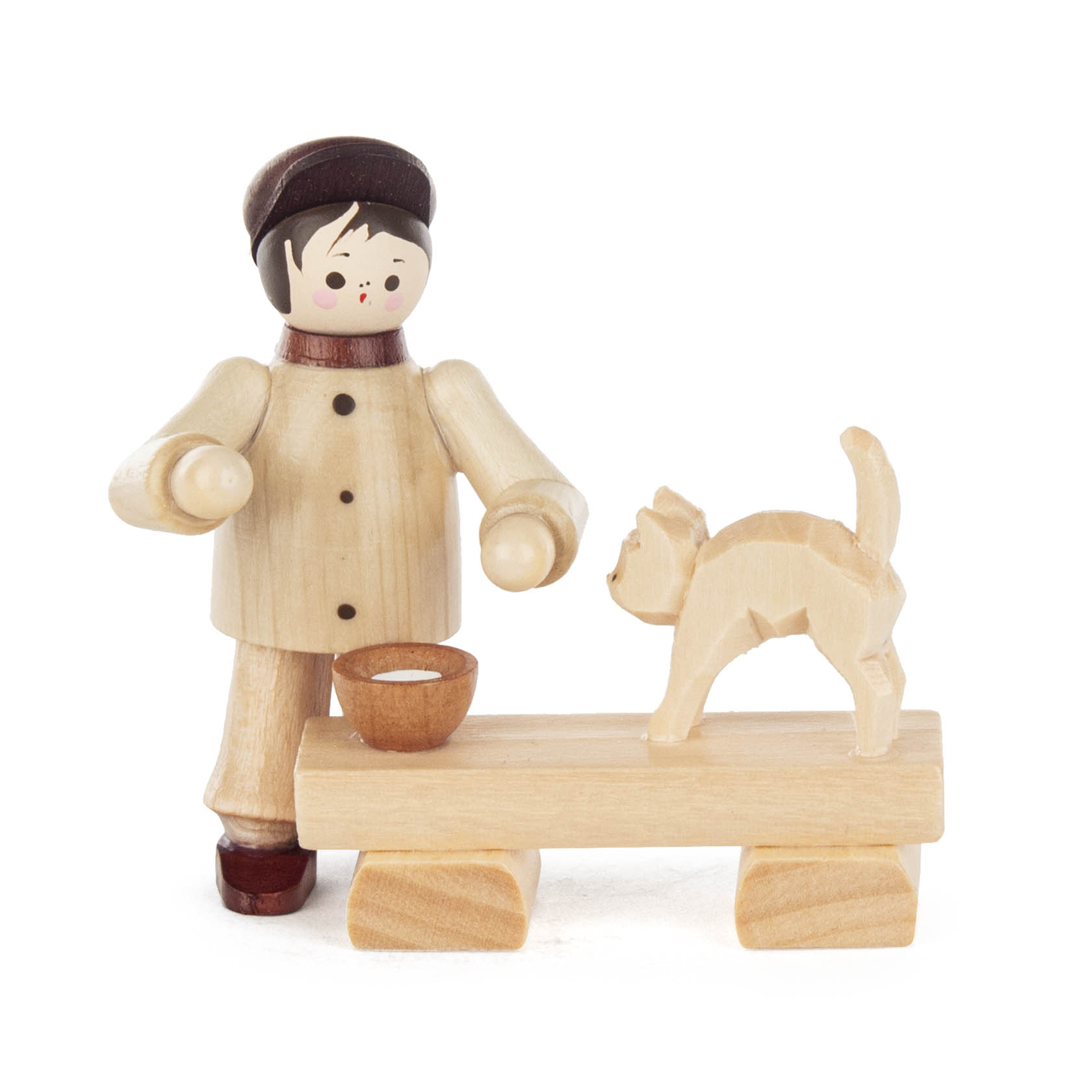 Holzfigur eines jungen Jungen mit Schiebermütze, der einer Katze auf einer Bank aus Holz Futter in einem Napf anbietet. im Dregeno Online Shop günstig kaufen