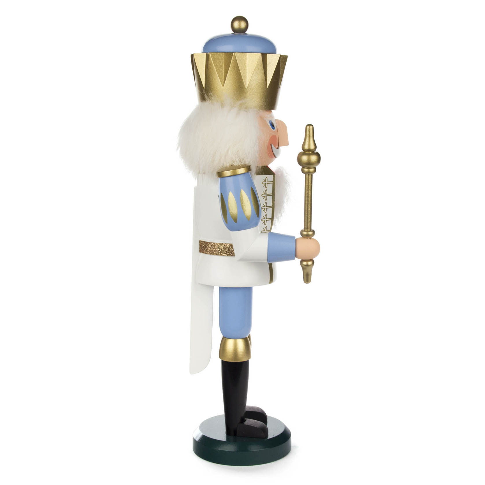 Ein weiß-blauer Nussknacker in Form eines Königs, 40 cm groß, mit goldener Krone, Zepter und Details, steht aufrecht. Er trägt eine Uniform und schwarze Stiefel.