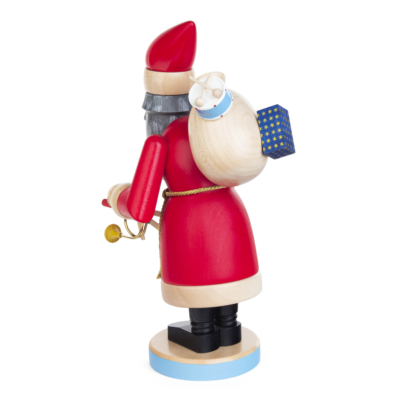 Holzfigur eines Räuchermannes in Nikolausoptik mit rotem Mantel und Mütze. Er trägt einen Geschenkesack über der Schulter.
