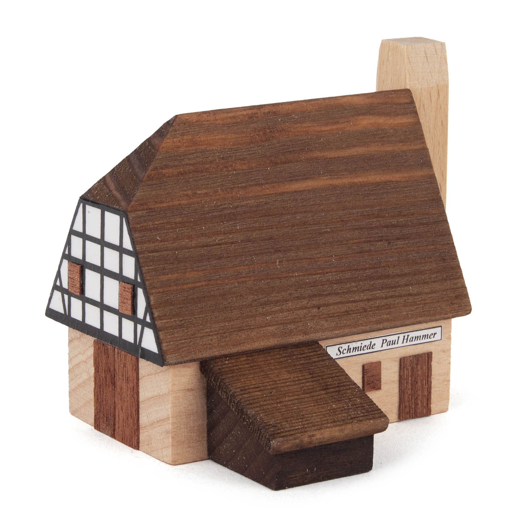 Ein Holzmodell einer einstöckigen Dorfschmiede mit Fachwerkelementen und einem angeschlossenen Kohlenschuppen. Auf dem Modell steht 'Schmiede Paul Hammer'. im Dregeno Online Shop günstig kaufen