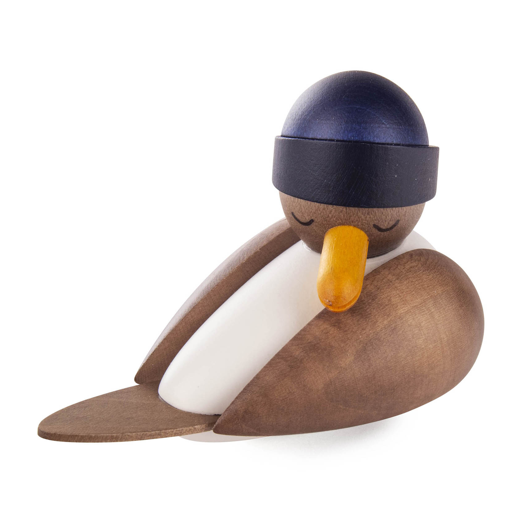 Holzfigur einer schlafenden Möwe in braun und weiß, mit einem dunkelblauen Südwesterhut. Der Kopf ist geneigt und die Augen sind geschlossen. im Dregeno Online Shop günstig kaufen
