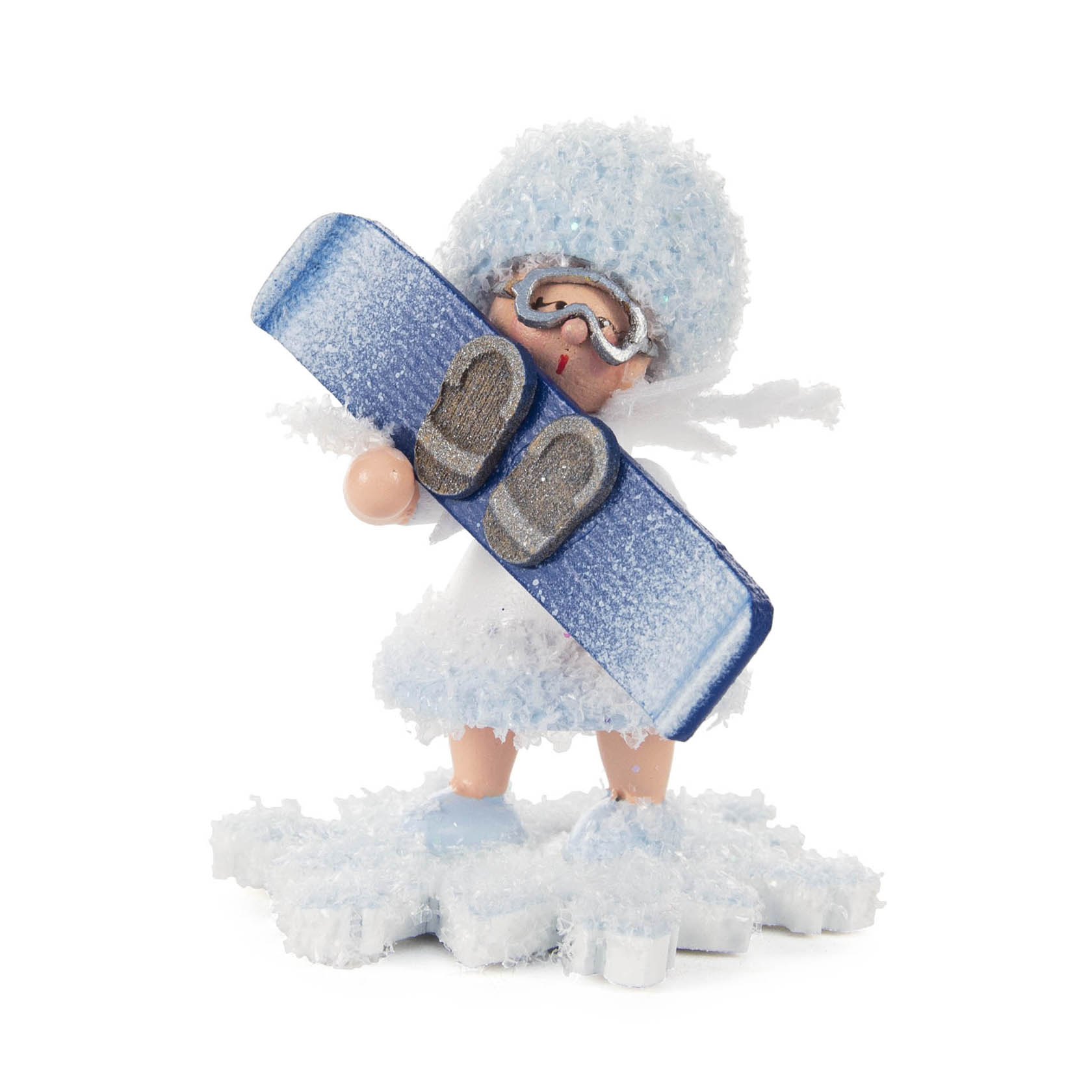 Kleine Figur eines Schneemädchens in blau-weißer Kleidung, trägt ein Snowboard und steht auf einem Schneeflockenpodest. im Dregeno Online Shop günstig kaufen