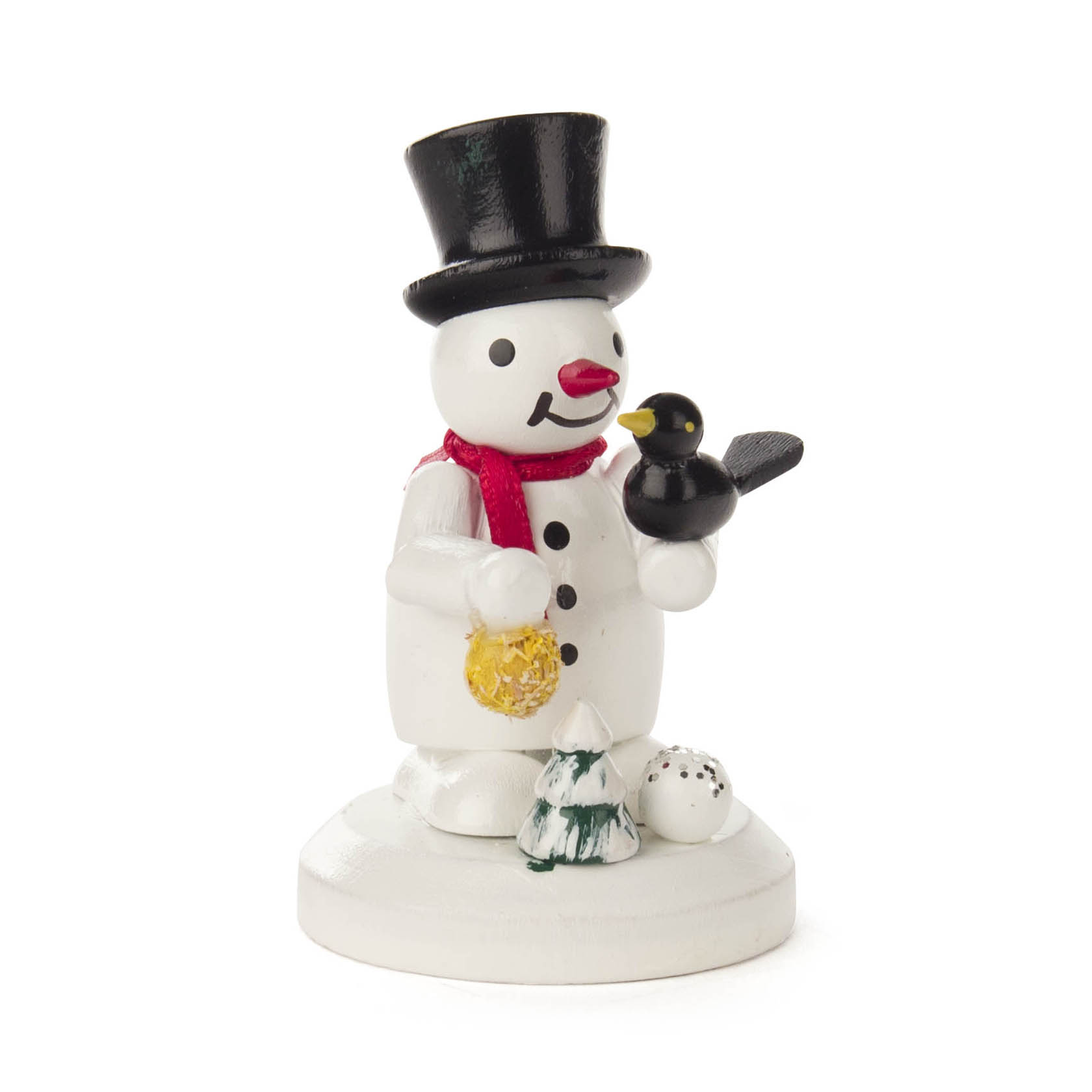 Holzfigur eines Schneemanns mit schwarzem Zylinder und rotem Schal, der einen schwarzen Vogel auf der Hand hält, auf einem weißen Sockel stehend. im Dregeno Online Shop günstig kaufen