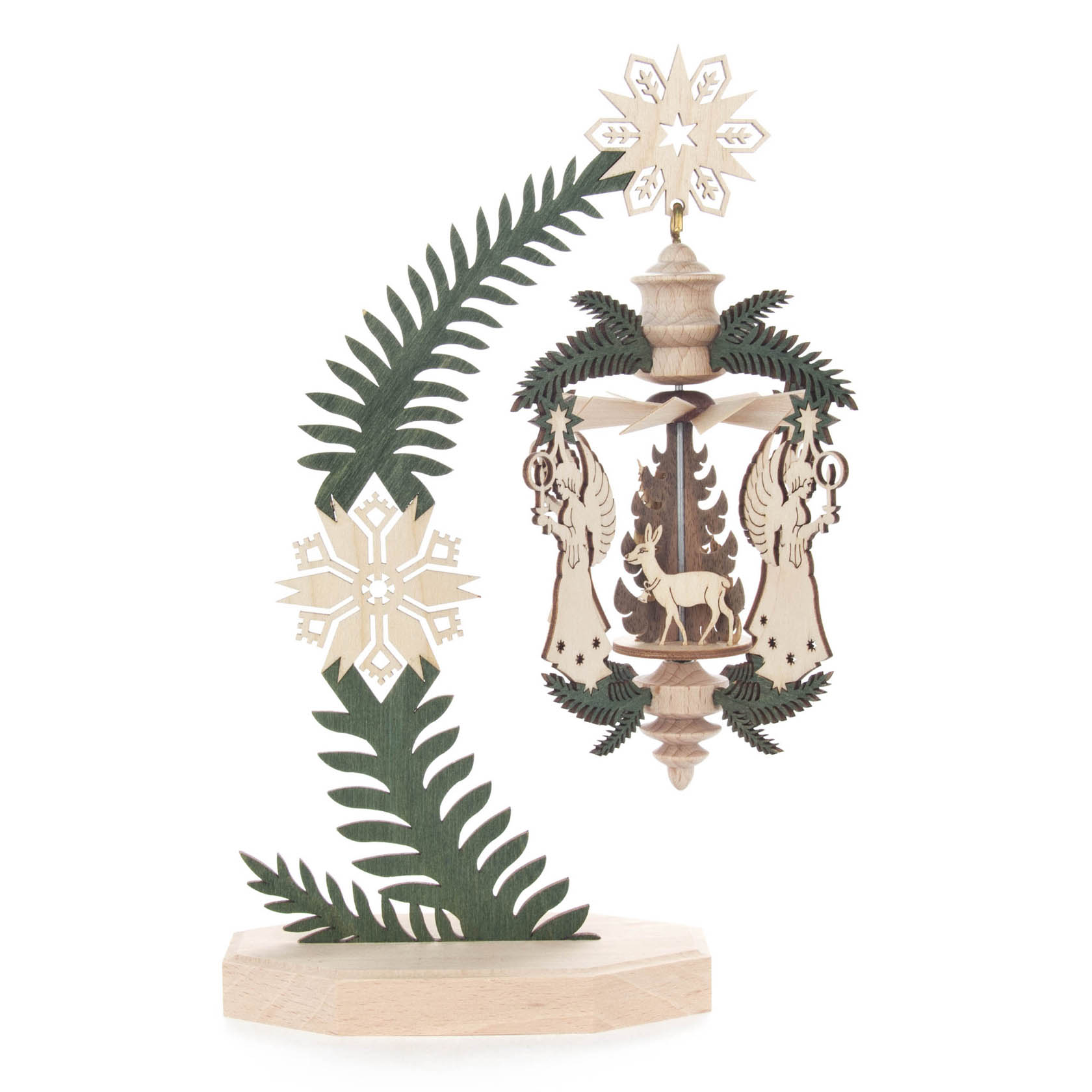 Wärmespiel mit Holzwindlicht am Ständer, verziert mit zwei Engeln, einem Baum und einem Reh, hängend unter dekorativem Stern. im Dregeno Online Shop günstig kaufen
