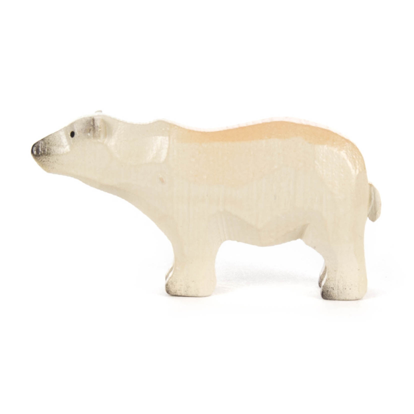 Holzfigur eines stehenden Eisbären, mit cremeweißer Oberfläche und hellbraunem Rücken. im Dregeno Online Shop günstig kaufen