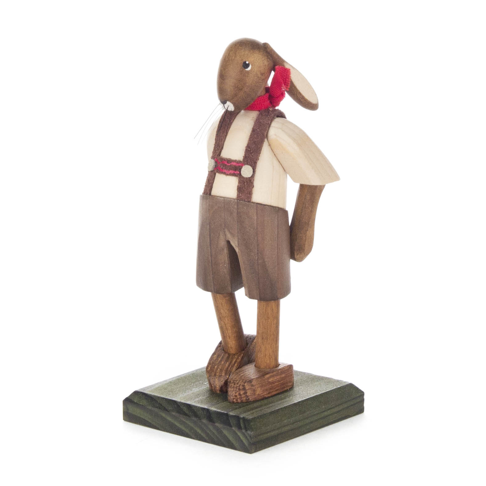 Holzfigur eines Hasenjungen in traditioneller Kleidung mit Hosenträgern, stehend auf einem Sockel. im Dregeno Online Shop günstig kaufen
