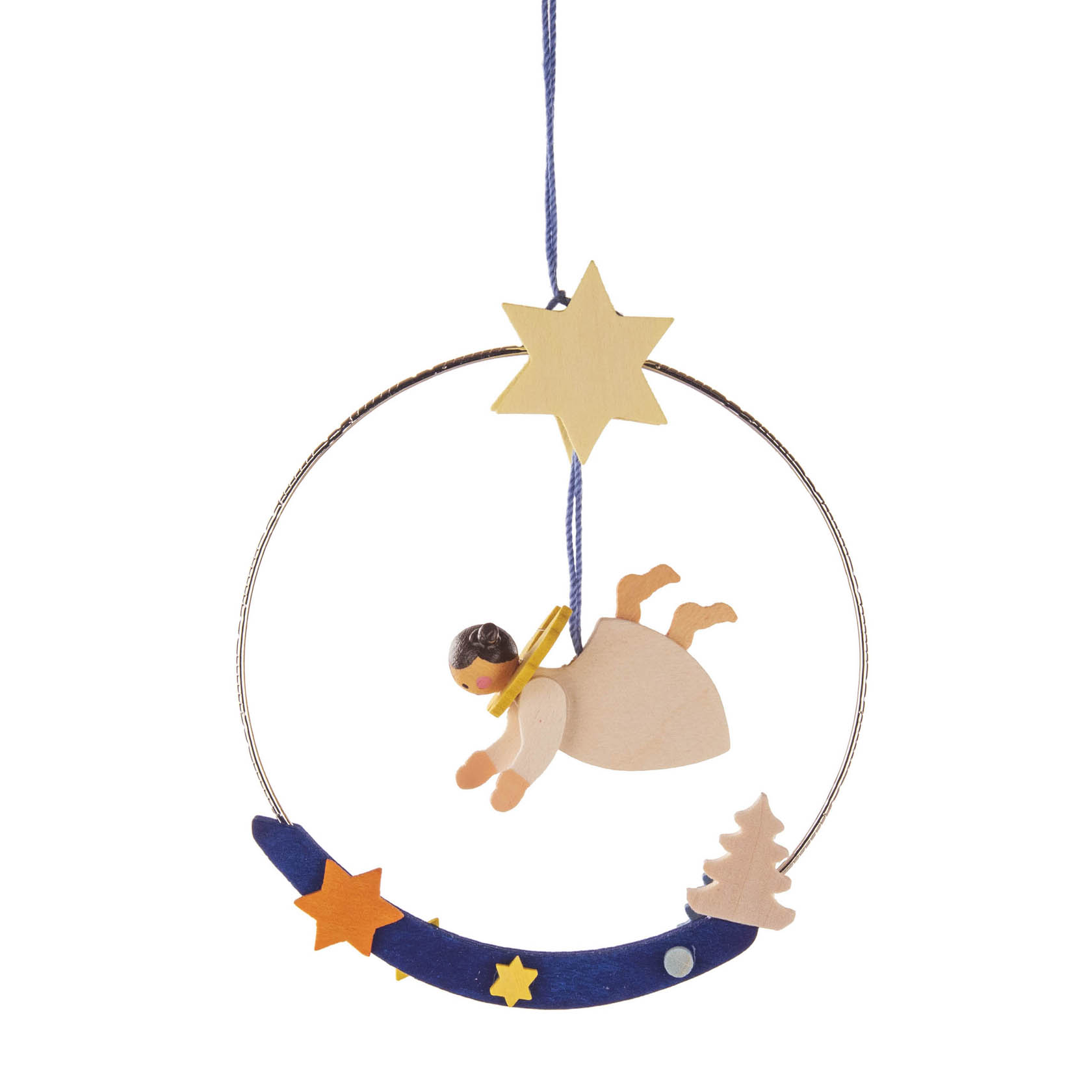 Handgefertigte Weihnachtsdekoration mit einem Holzengel im Flug, befestigt an einem Metallring mit Sternen und einem Weihnachtsbaum. im Dregeno Online Shop günstig kaufen