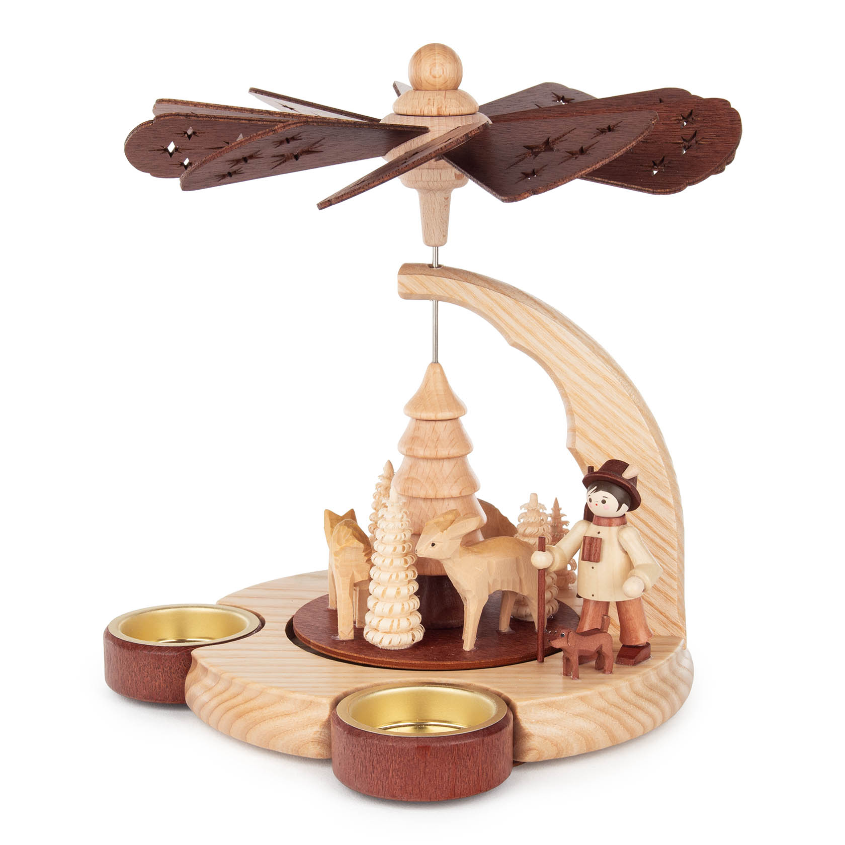 Holzpyramide mit Teelichthaltern, darauf ein Jäger in traditioneller Kleidung, zwei Rehe und ein Weihnachtsbaum. Ein Holzpropeller oben dreht sich bei Wärme. im Dregeno Online Shop günstig kaufen