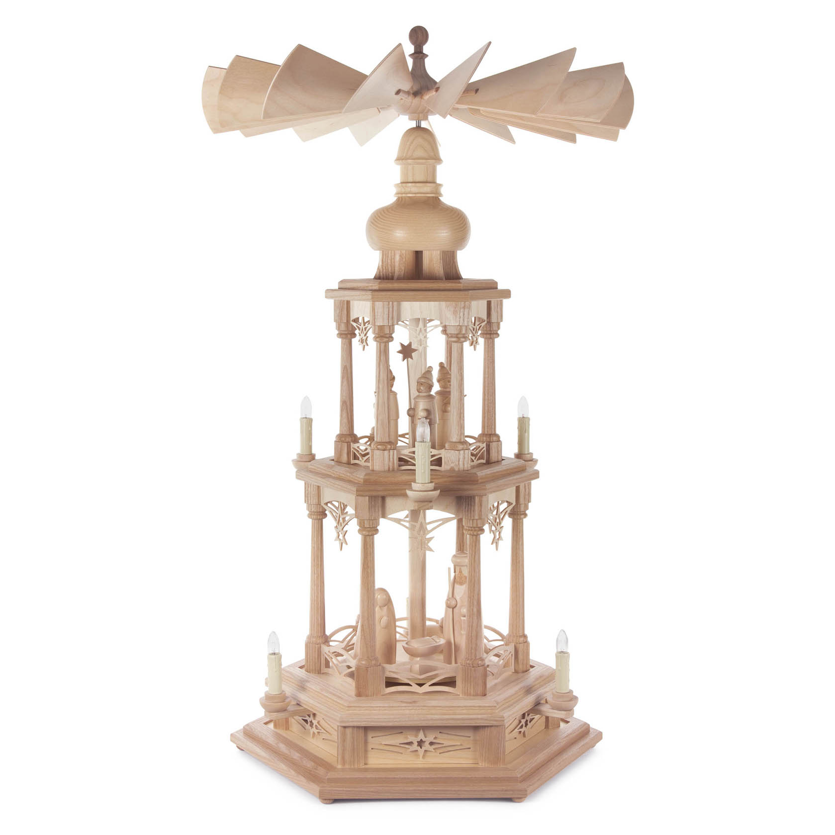 Zweistufige Holzpyramide mit elektrischer Beleuchtung und Antrieb, zeigt Szenen der Christi Geburt. Oben Engel mit Harfe, unten Maria, Josef und Jesus. im Dregeno Online Shop günstig kaufen