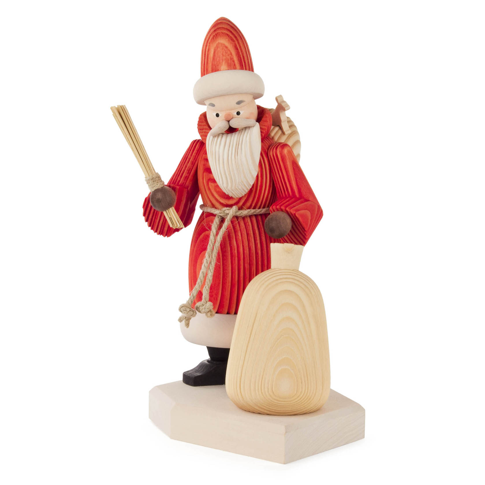 Ein Räuchermann in Form eines Weihnachtsmanns, rot gekleidet mit einer weißen Krempe, hält einen Sack und eine Gegenstand, möglicherweise ein Besen. im Dregeno Online Shop günstig kaufen