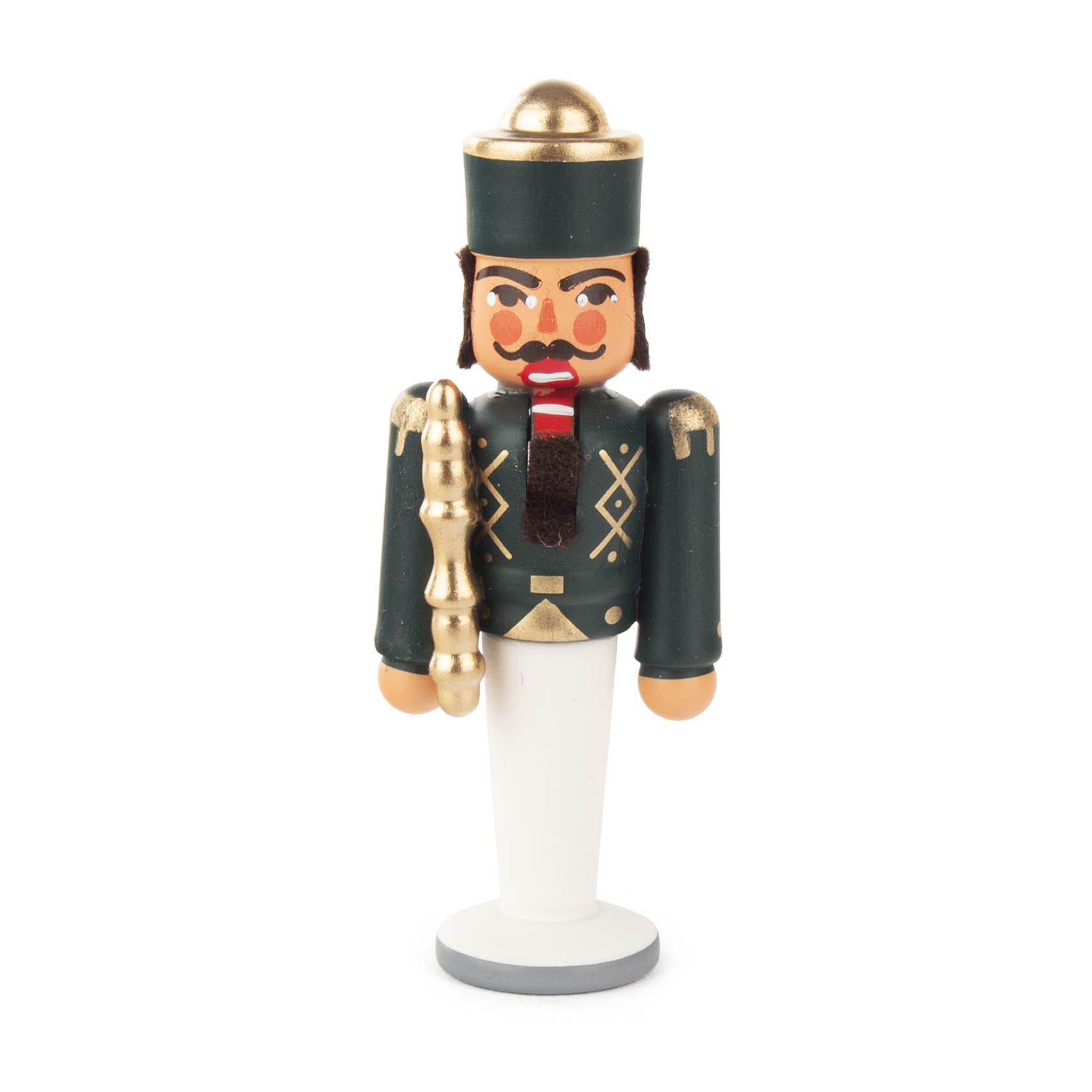 Ein kleiner Nussknacker-König in grüner Uniform mit goldenen Details, hält einen goldenen Stab und trägt einen goldenen Helm auf dem Kopf. im Dregeno Online Shop günstig kaufen