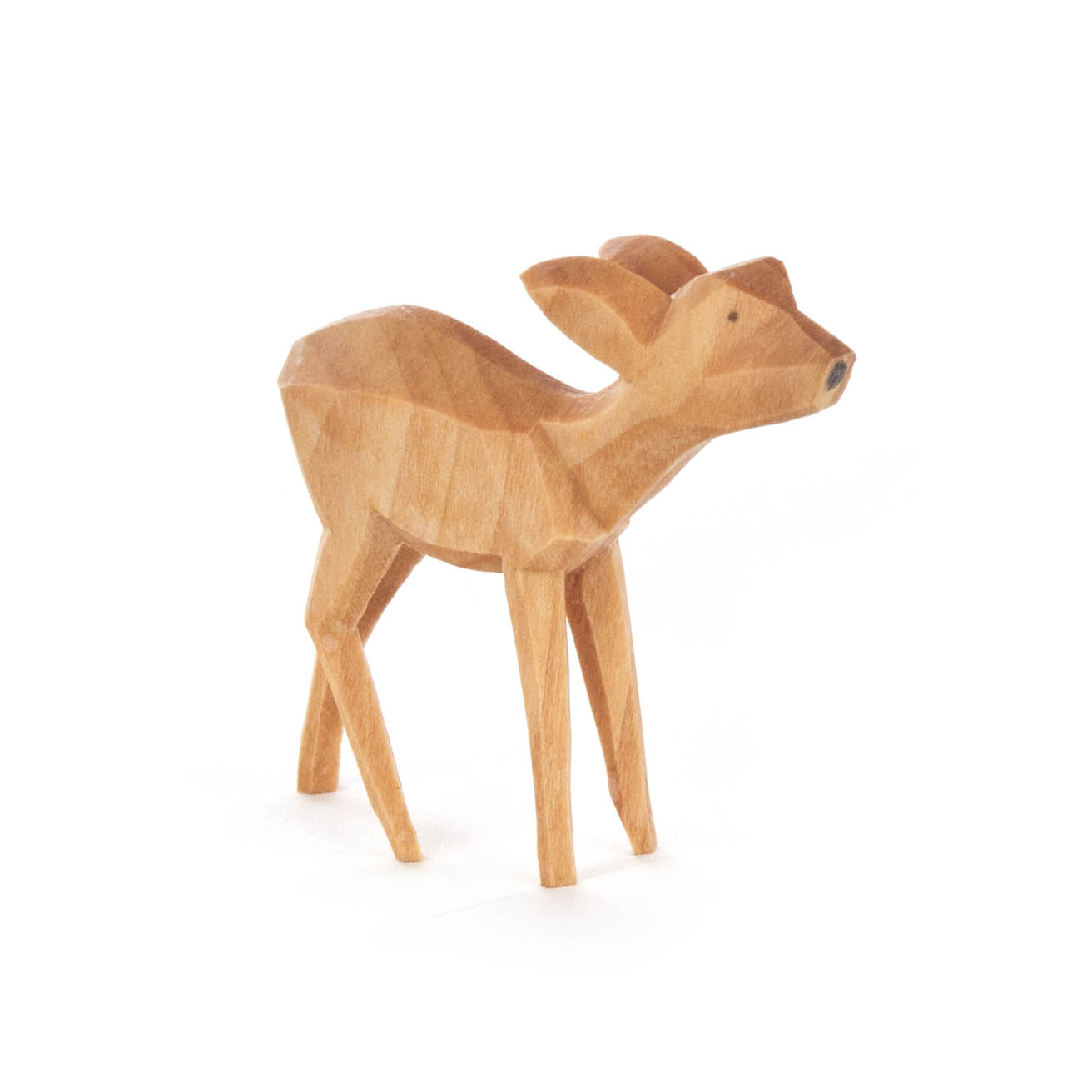 Holzfigur eines Rehs mit geneigtem Kopf, als ob es wittert. Die Figur hat klare, eckige Konturen und steht auf vier Beinen. im Dregeno Online Shop günstig kaufen