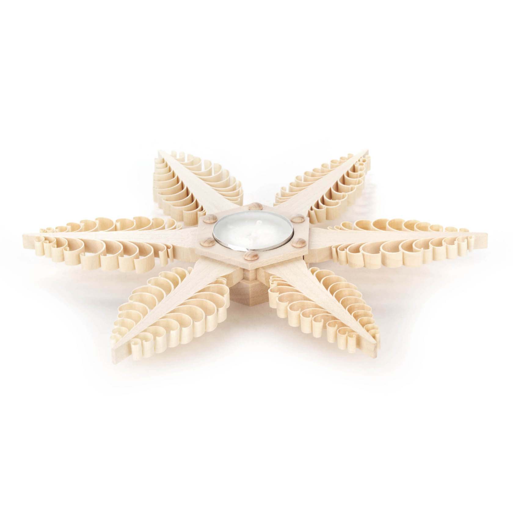 Wooden Span star-shaped tealight holder with intricate swirling patterns on each of its six points, holding a single tealight in its center. im Dregeno Online Shop günstig kaufen