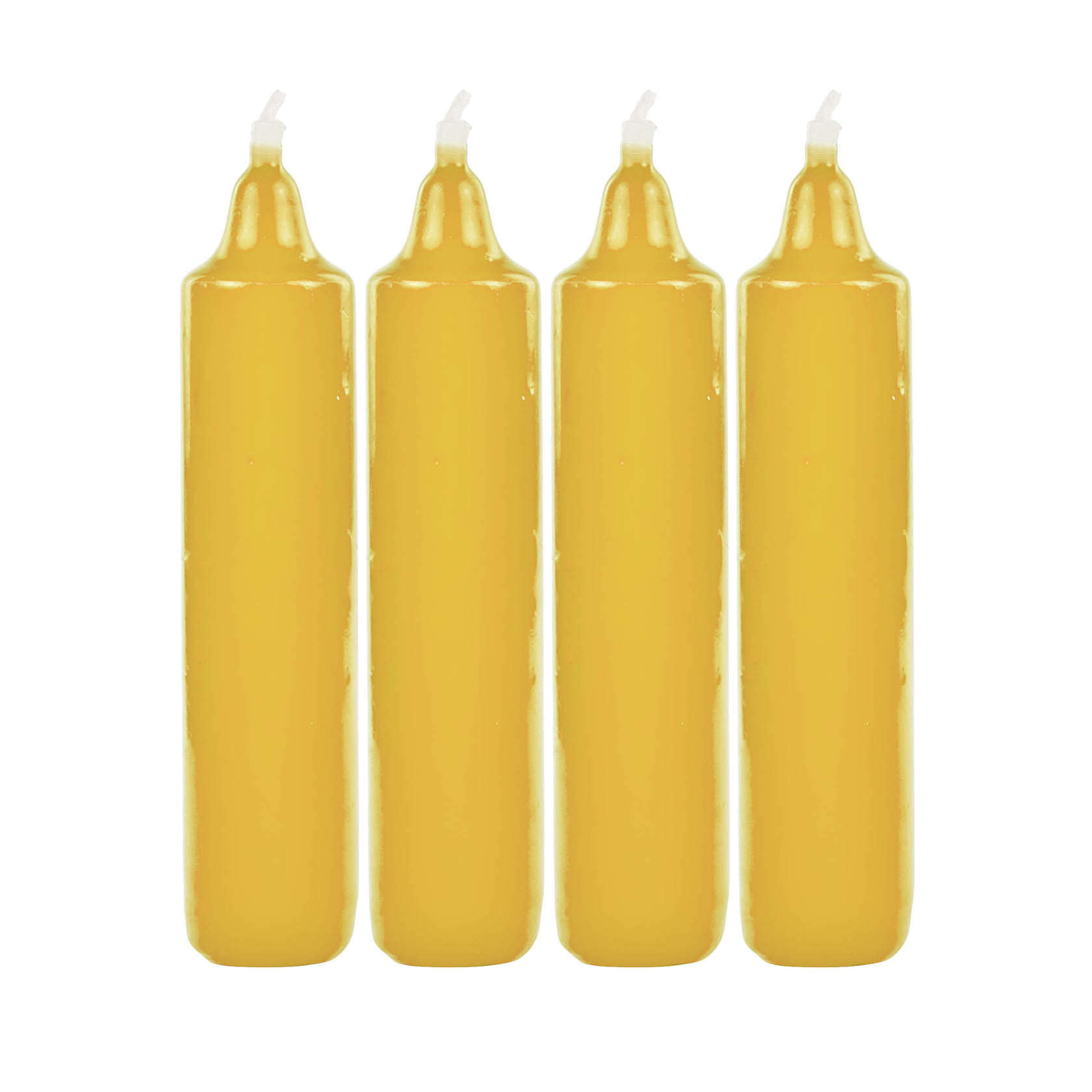 Vier honigfarbene Adventskerzen mit einer Dicke von 22,5 mm in einer geraden Reihe nebeneinander. im Dregeno Online Shop günstig kaufen
