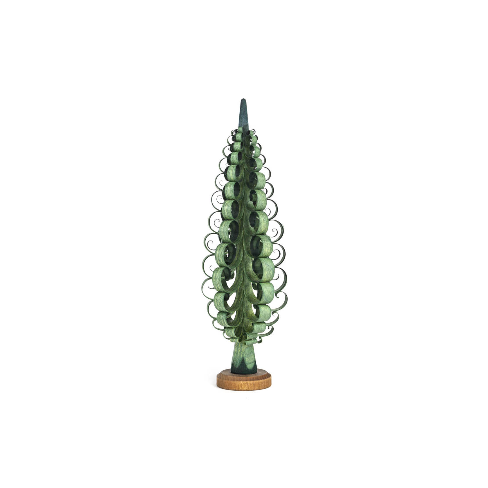 Ein grüner Spanbaum von 20 cm Höhe auf einem runden Holzsockel, spitz zulaufend mit spiralförmig geschnittenen Zweigen. im Dregeno Online Shop günstig kaufen