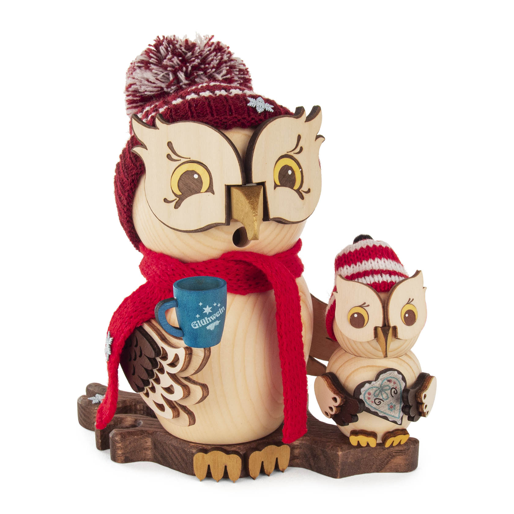 Zwei Holzfiguren in Form von Eulen mit roten Mützen und Schals. Eine größere Eule hält eine Glühweintasse, die kleinere Eule trägt ein Herzmotiv. im Dregeno Online Shop günstig kaufen