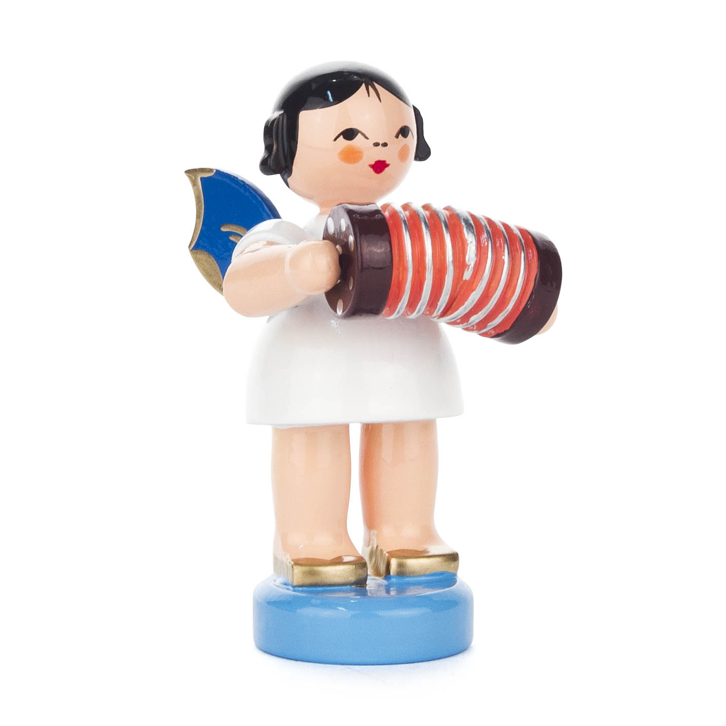 Figur eines Engels mit schwarzen Haaren, weißem Kleid und blauen Flügeln, der eine rot-weiß gestreifte Konzertina spielt. im Dregeno Online Shop günstig kaufen
