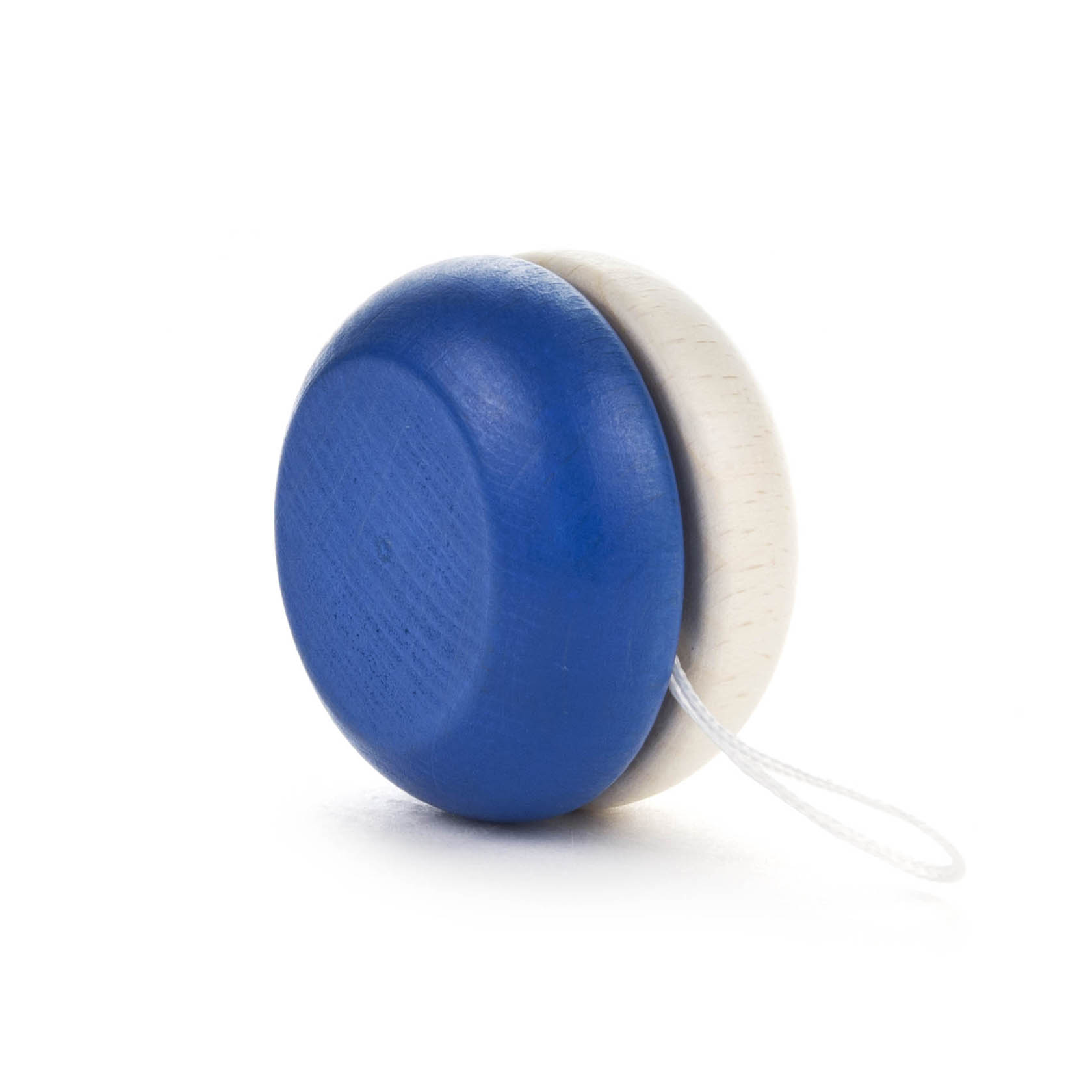 Ein zweifarbiges Jo-Jo aus Holz, eine Seite blau, die andere in natürlichem Holzton, mit einer weißen Schnur. im Dregeno Online Shop günstig kaufen