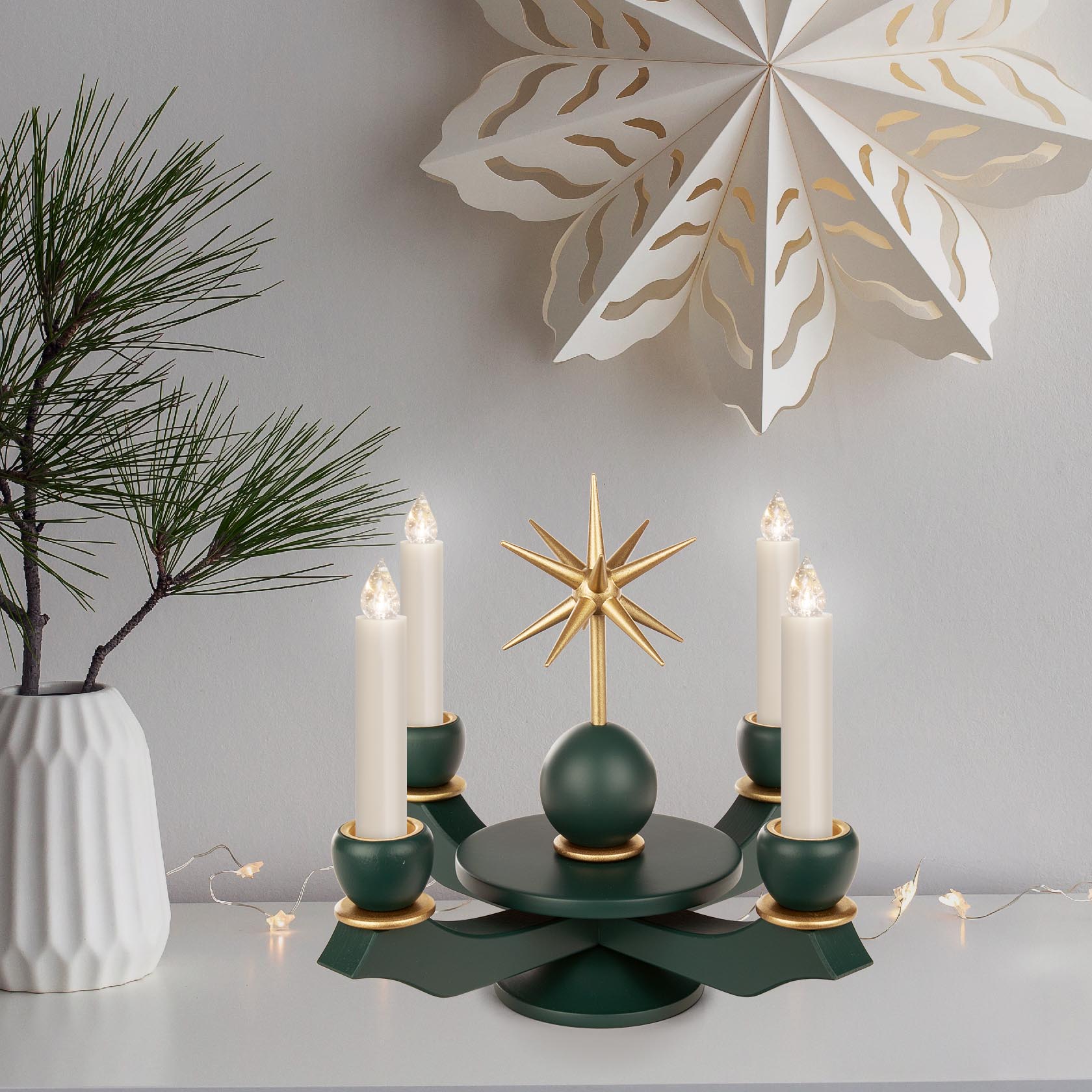 A green Advent candelabrum with five candles; the center features a golden star. The candelabrum is designed for wax candles of 22 mm diameter.