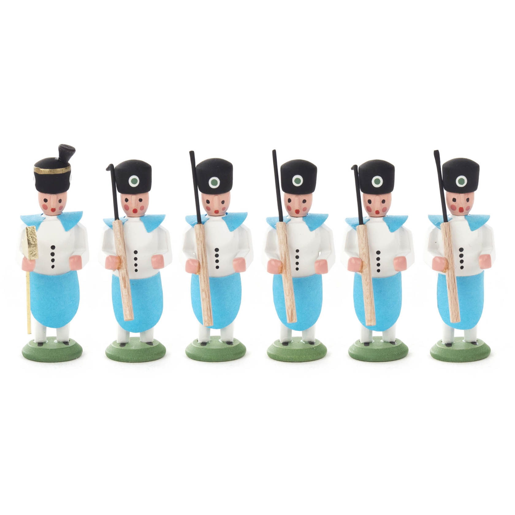 Sechs Miniaturfiguren von Bergleuten in traditioneller, hellblauer Bergmannskleidung mit weißen Hemden und schwarzen Hüten. im Dregeno Online Shop günstig kaufen